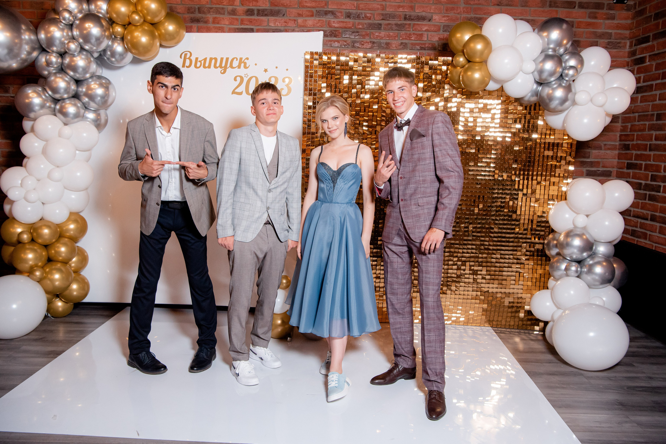 30 Школа. Вручение и Банкет. ДК Юбилейный и Банхоф. Фотограф в Волгограде и Волжском Александр Горбань