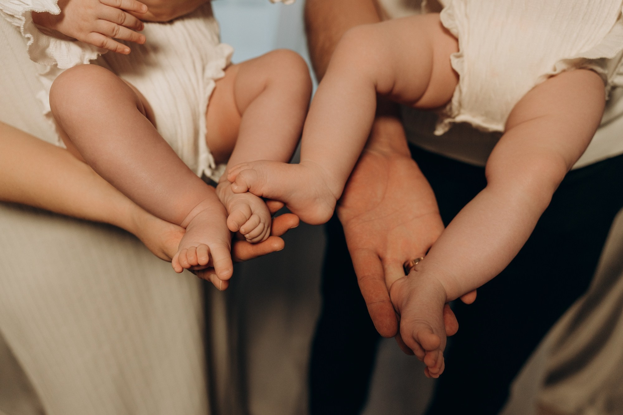Семейная фотосессия с двойняшками в квартире. Свадебный и репортажный фотограф в Ярославле Евгений Сальников