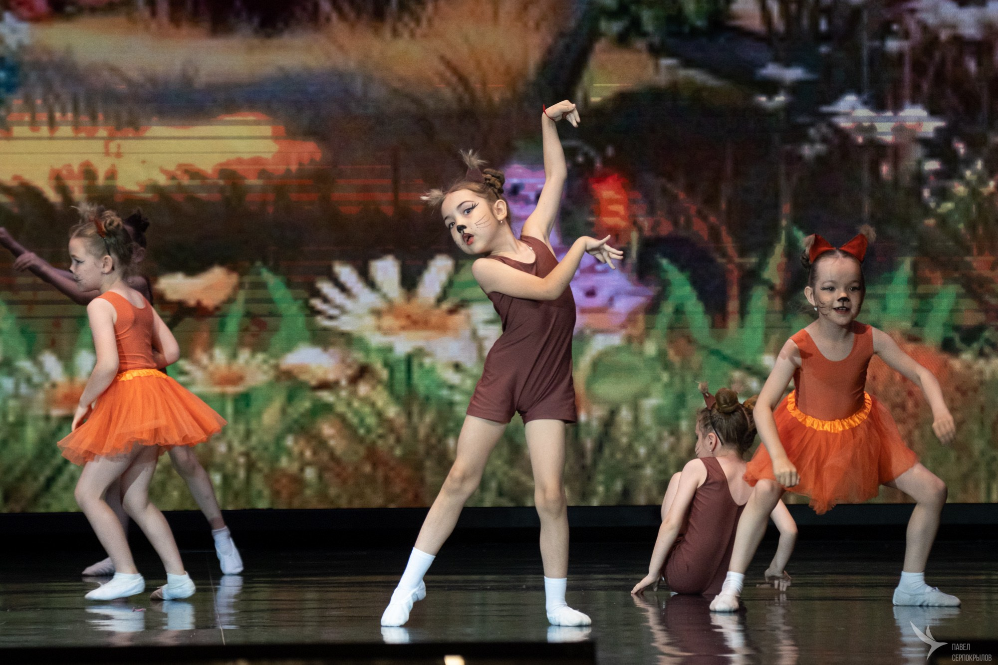 Концерт народного хореографического коллектива «Виктория». Репортажный фотограф в Казани Павел Серпокрылов