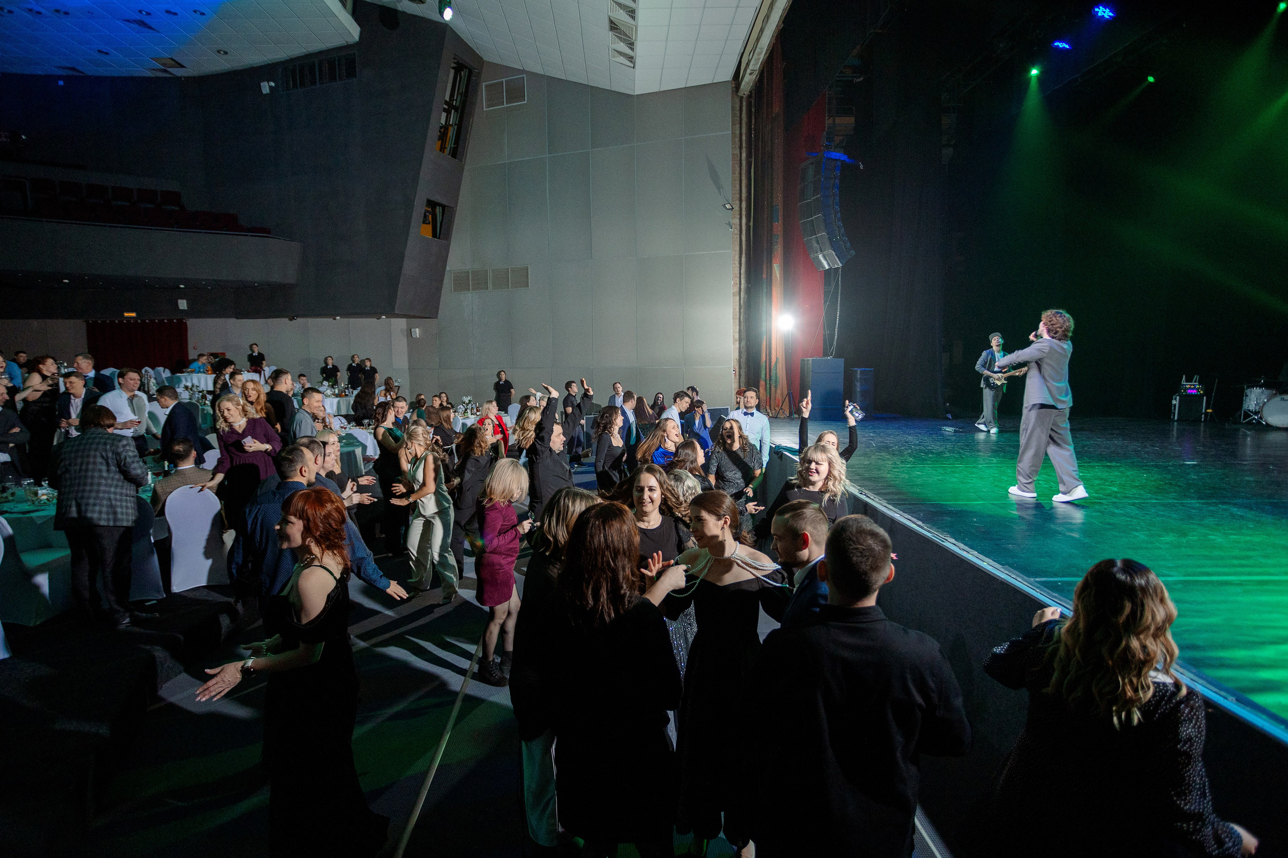 РЕПОРТАЖ: НОВЫЙ ГОД В ДК МЕТАЛЛУРГ. Профессиональный фотограф в Ижевске Леша Петров