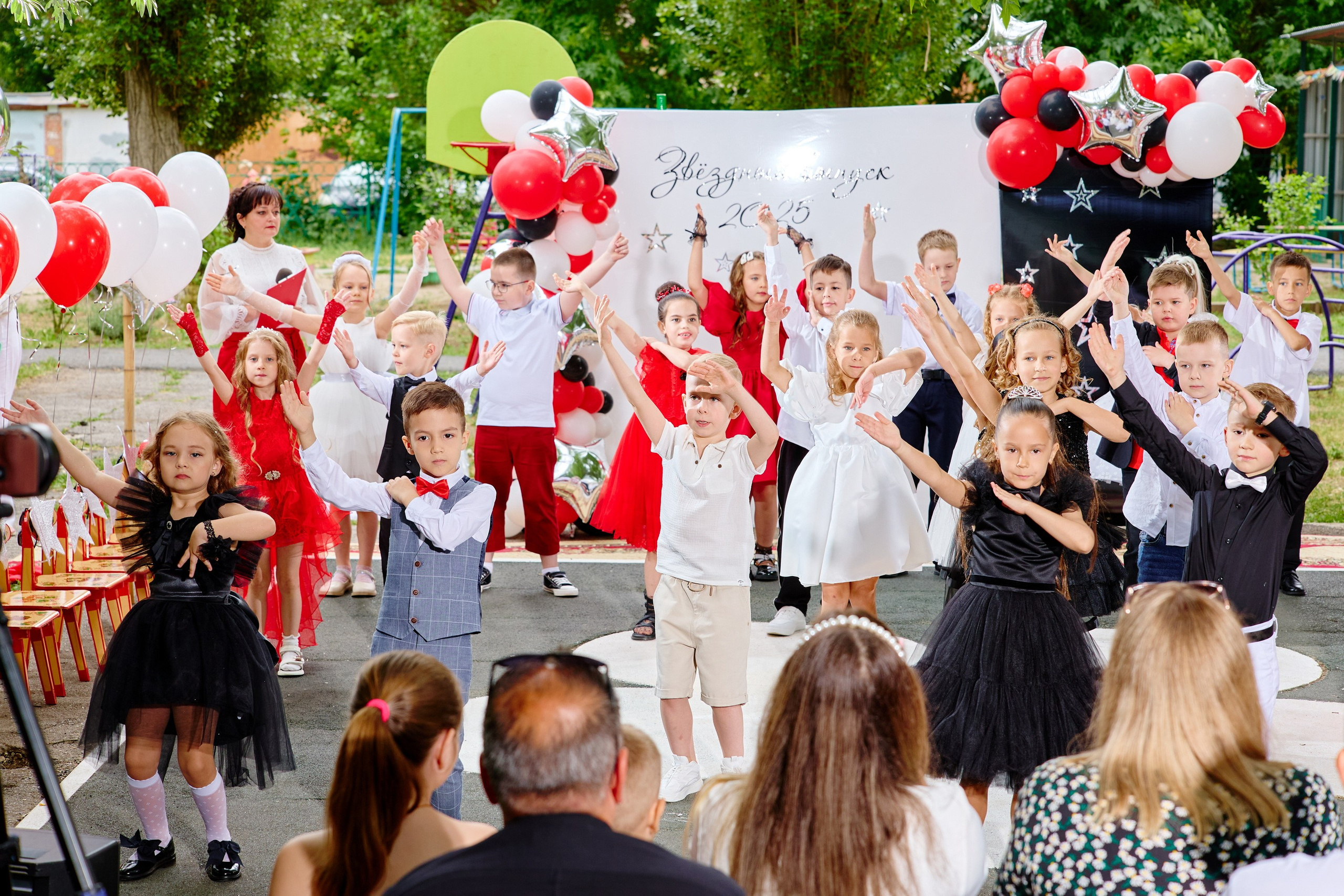 Выпускной 45 сад. Фотограф Выпускные альбомы Таганрог Сергей Коробченко