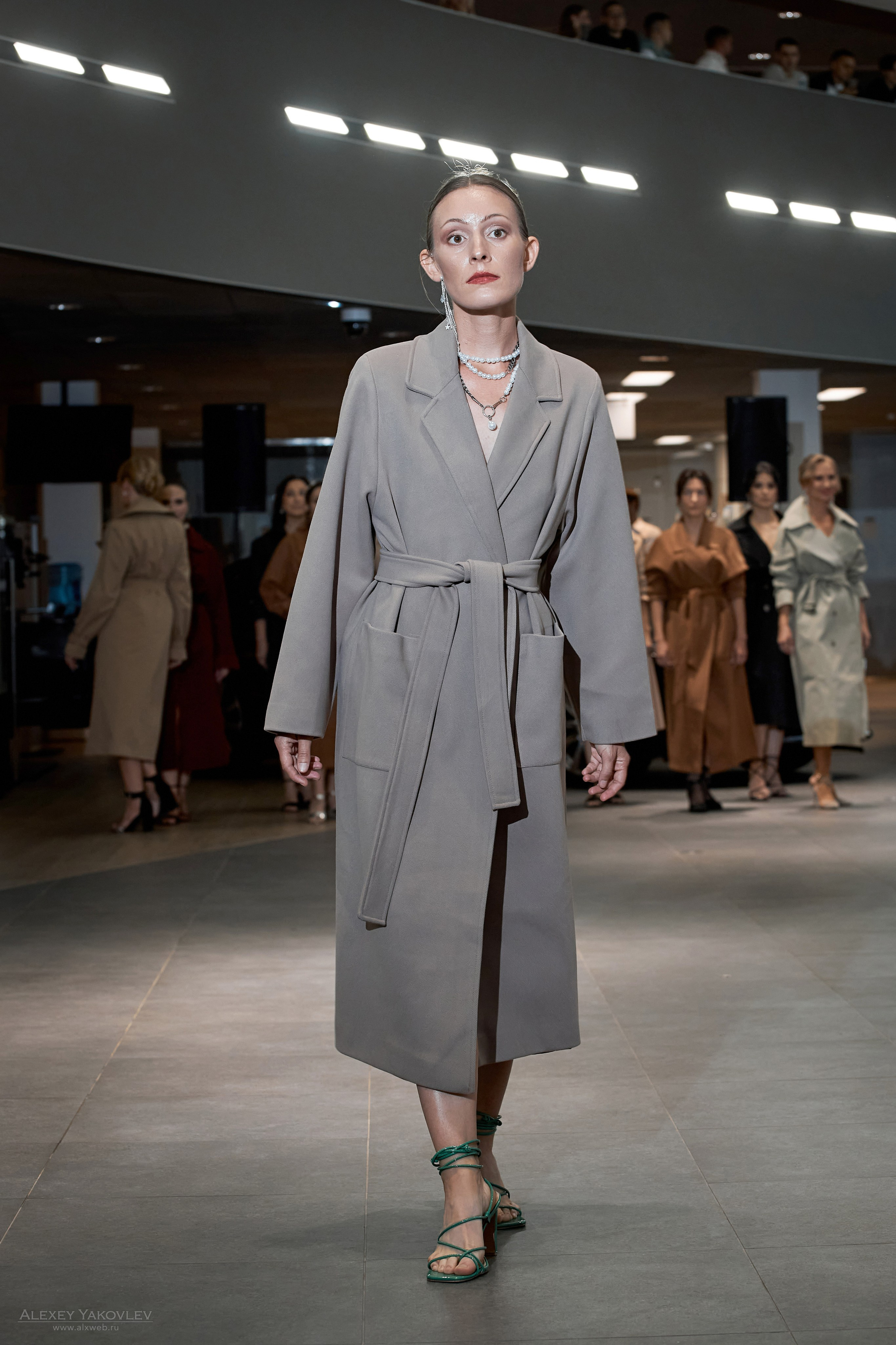 Модный показ PRE-FALL модельной школы Modeling+. Фотограф Алексей Яковлев