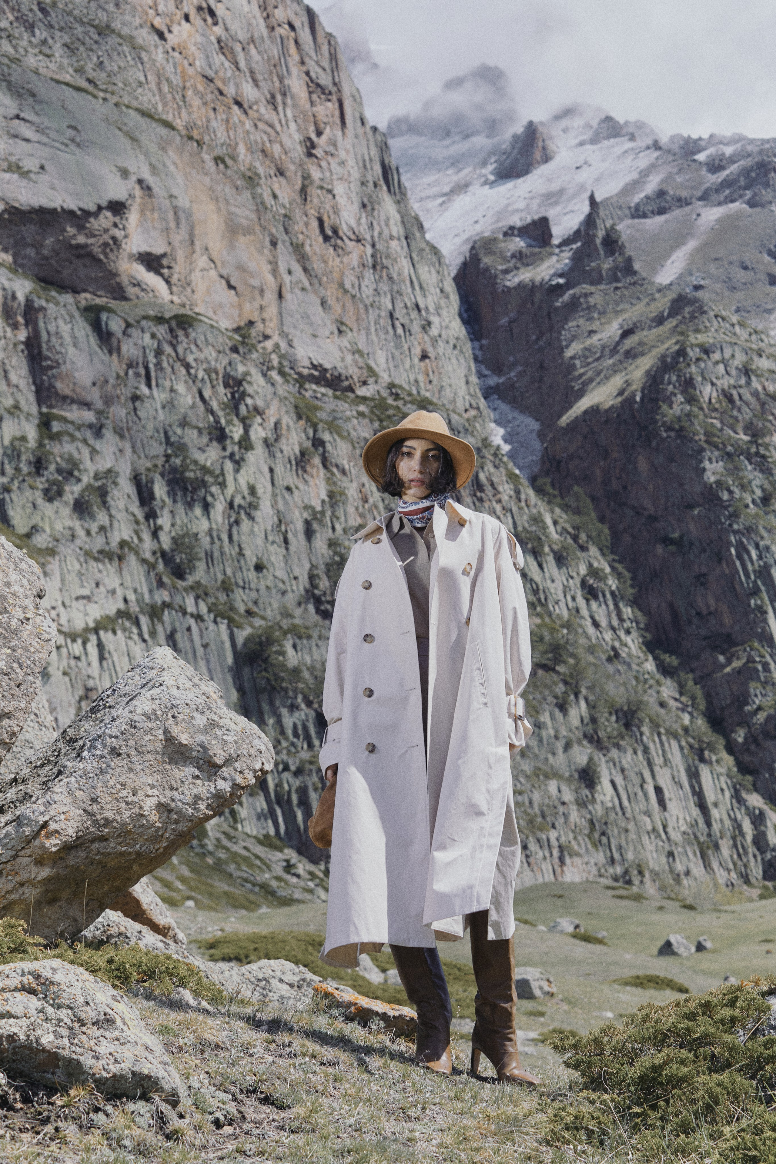 Съемка для бренда в горах. Фотограф Продюсер в горах КБР / Москва  Нальчик Горы