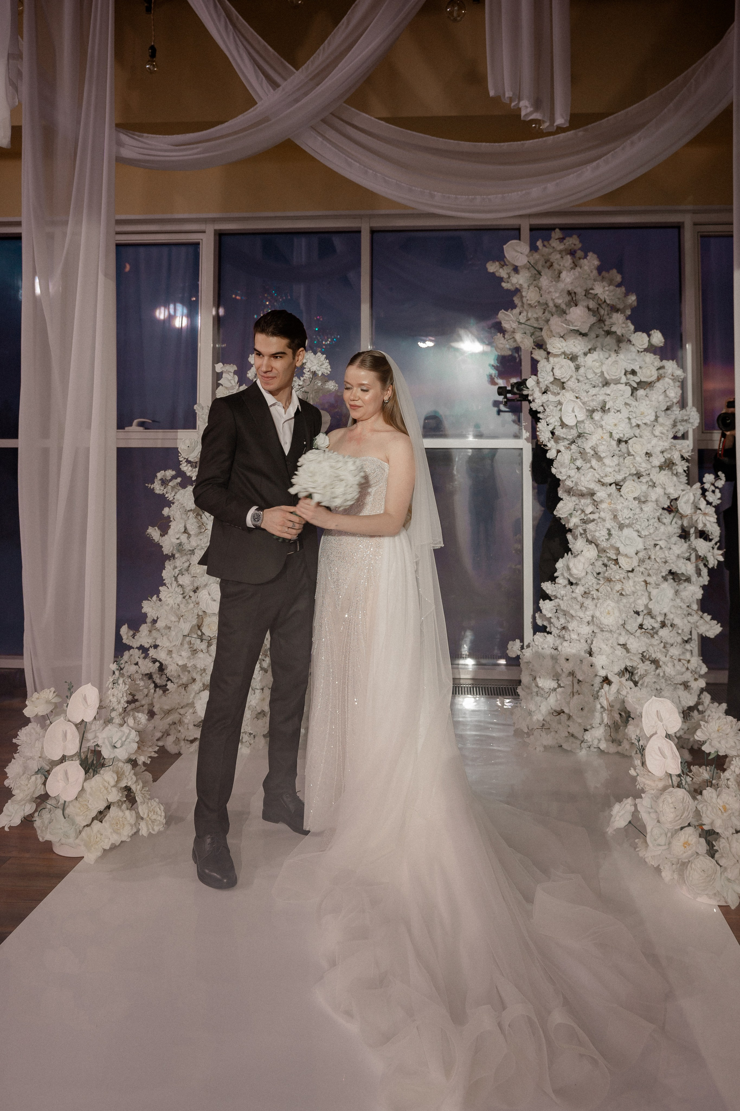 СВАДЕБНАЯ СЬЕМКА СБОРОВ В ОТЕЛЕ И ВЫЕЗД НА ЦЕРЕМОНИЮ (СНЯТО В СИБИРЕ В НИЖНЕВАРТОВСКЕ). Профессиональный фотограф, Санкт-Петербург — Виктория Богомолова