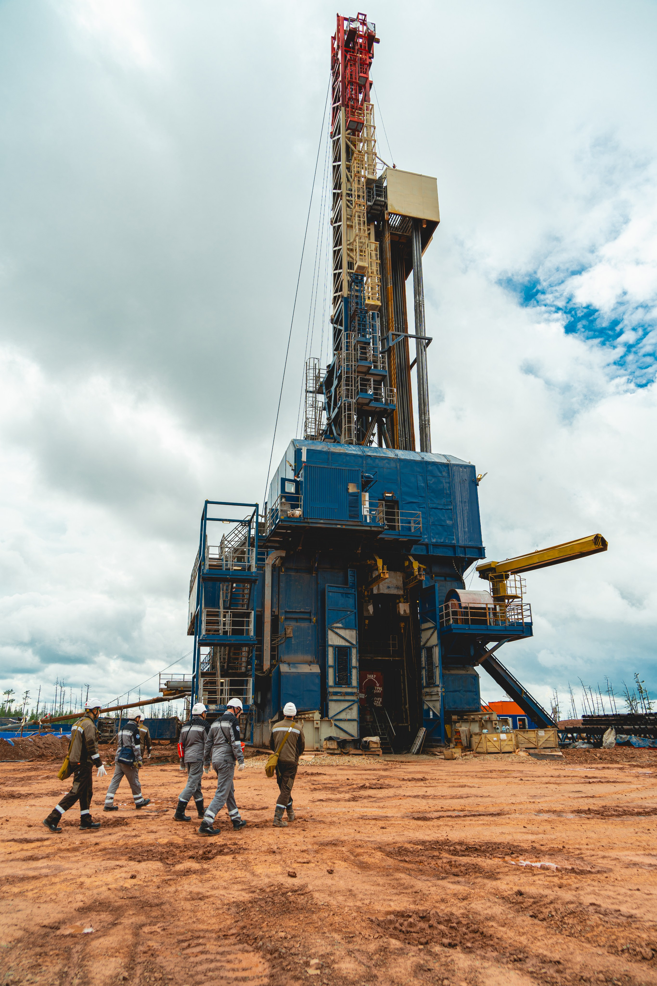 Репортажная (документальная) фотография. Занимаюсь профессиональной фотографией и живу рядом с Байкалом. Работаю в разных жанрах