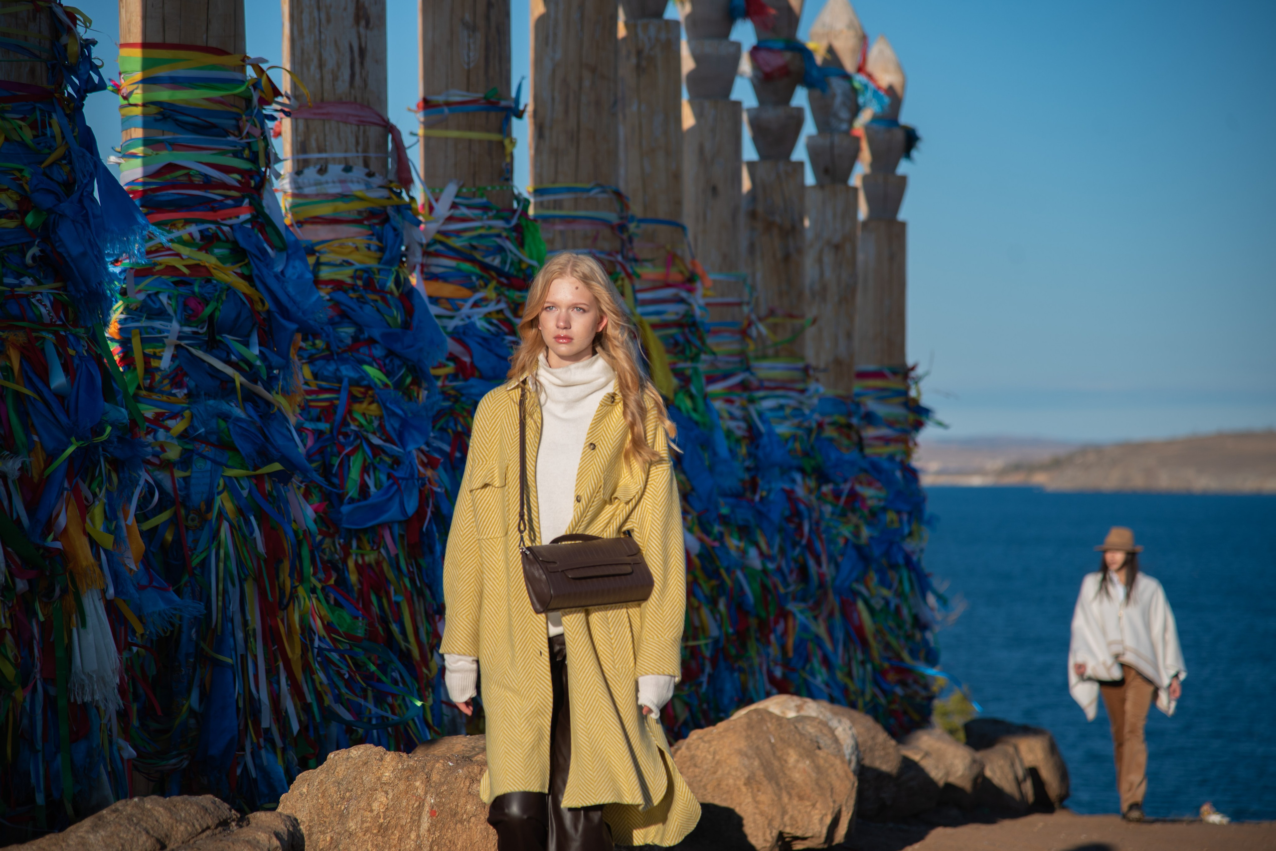 Съёмка одежды на Ольхоне. Занимаюсь профессиональной фотографией и живу рядом с Байкалом. Работаю в разных жанрах