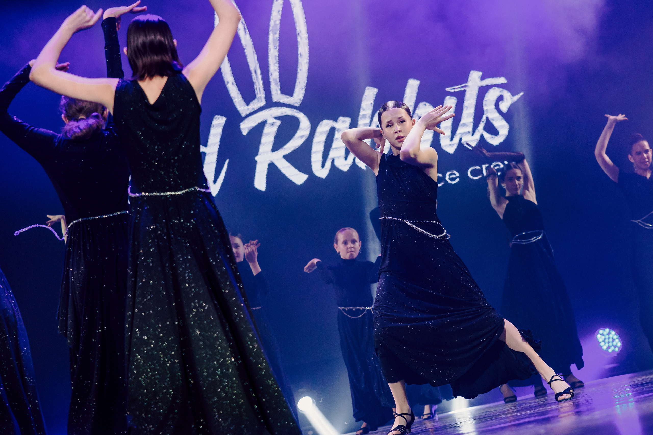 Отчётный концерт танцевальной школы «Red Rabbits» 2025. Лёшка Варзегов — фотограф