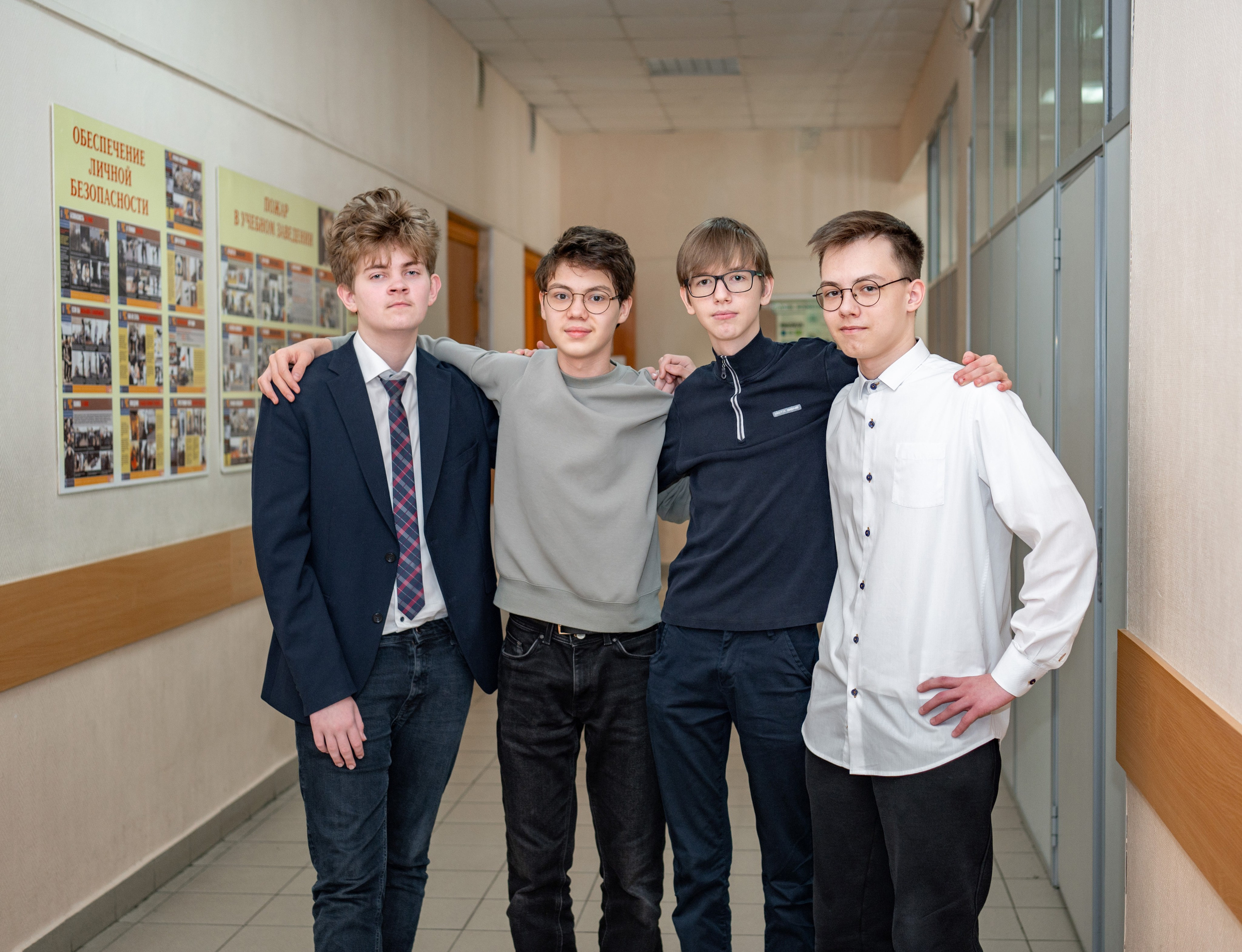 Фотосессия в классе и на территории школы. 9-М класс Школа 1568. Детский и семейный фотограф г. Москва Оксана Катаджи
