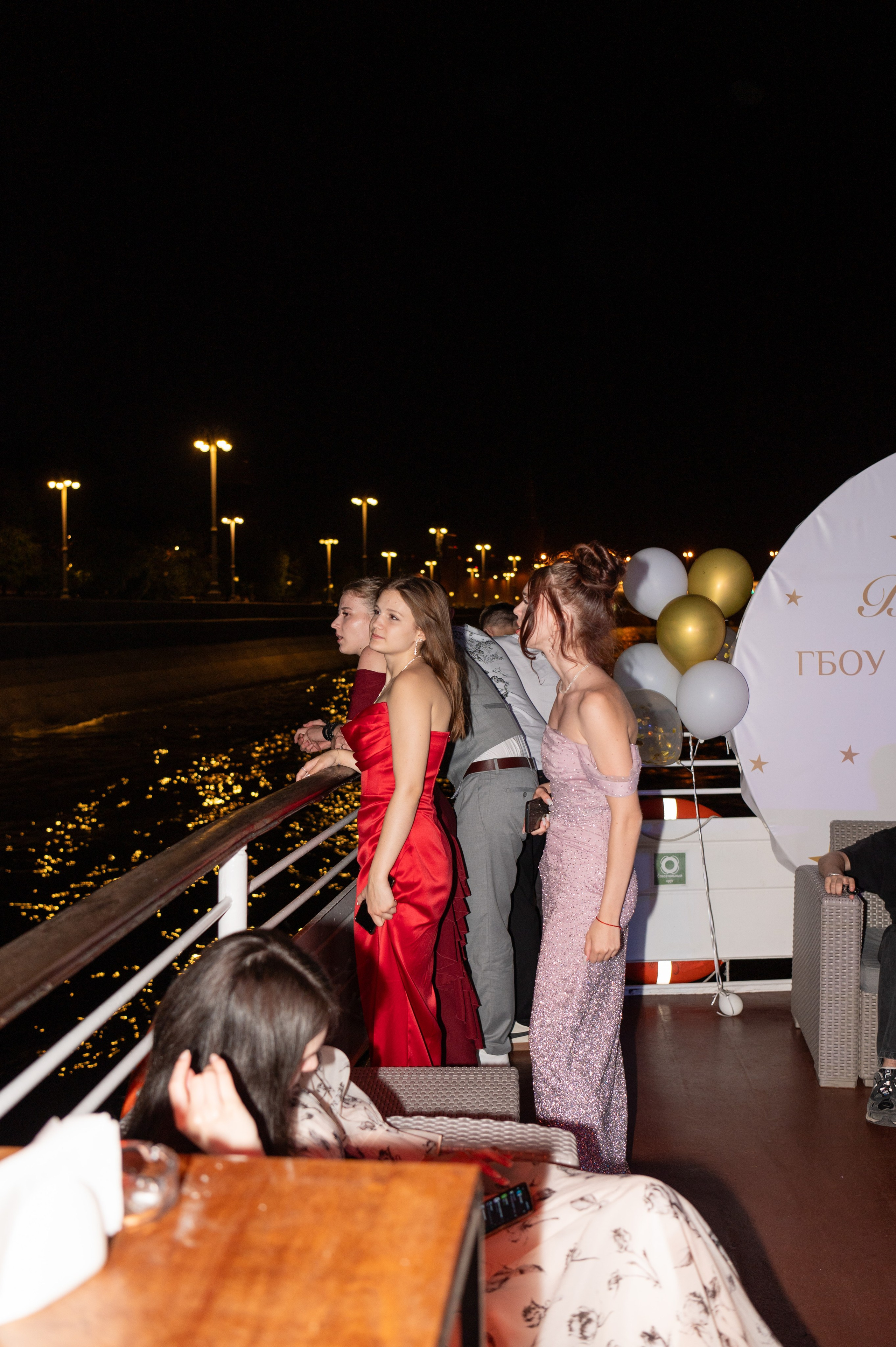 Выпускной вечер 11 класс на теплоходе. Детский и семейный фотограф г. Москва Оксана Катаджи