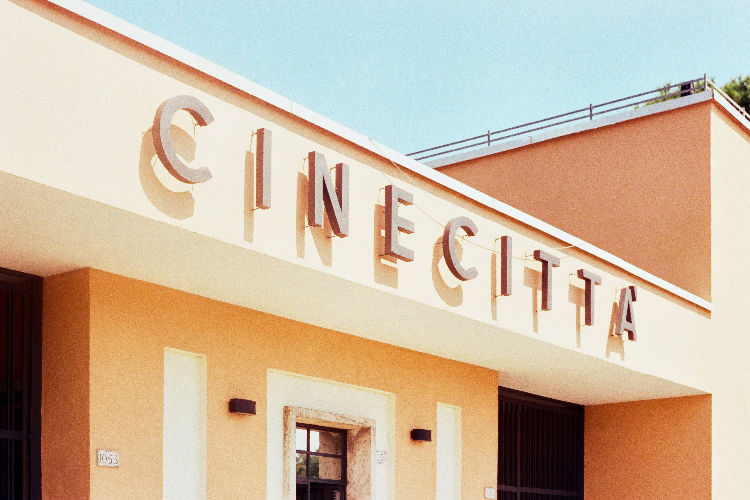 городской пейзаж. минимализм. архитектура. киностудия чинечитта