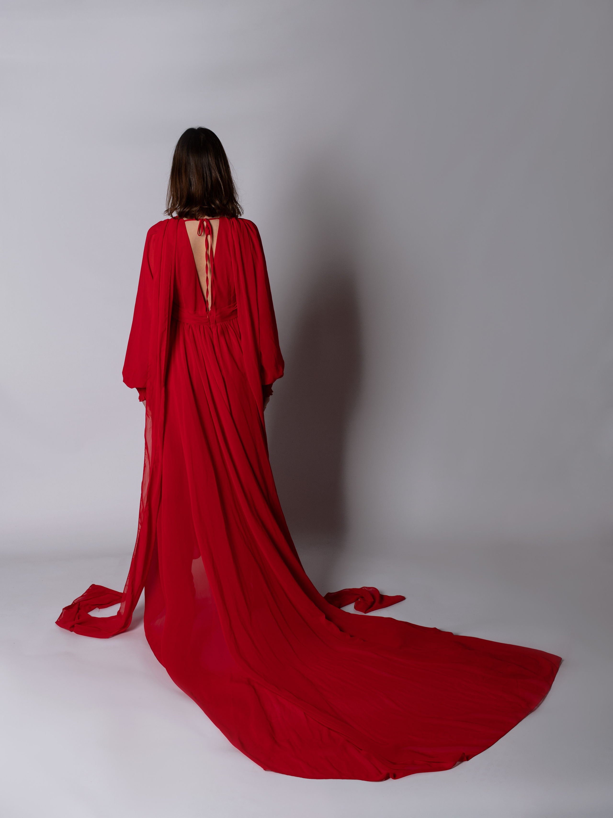 Платье со шлейфом в аренду в Севастополе