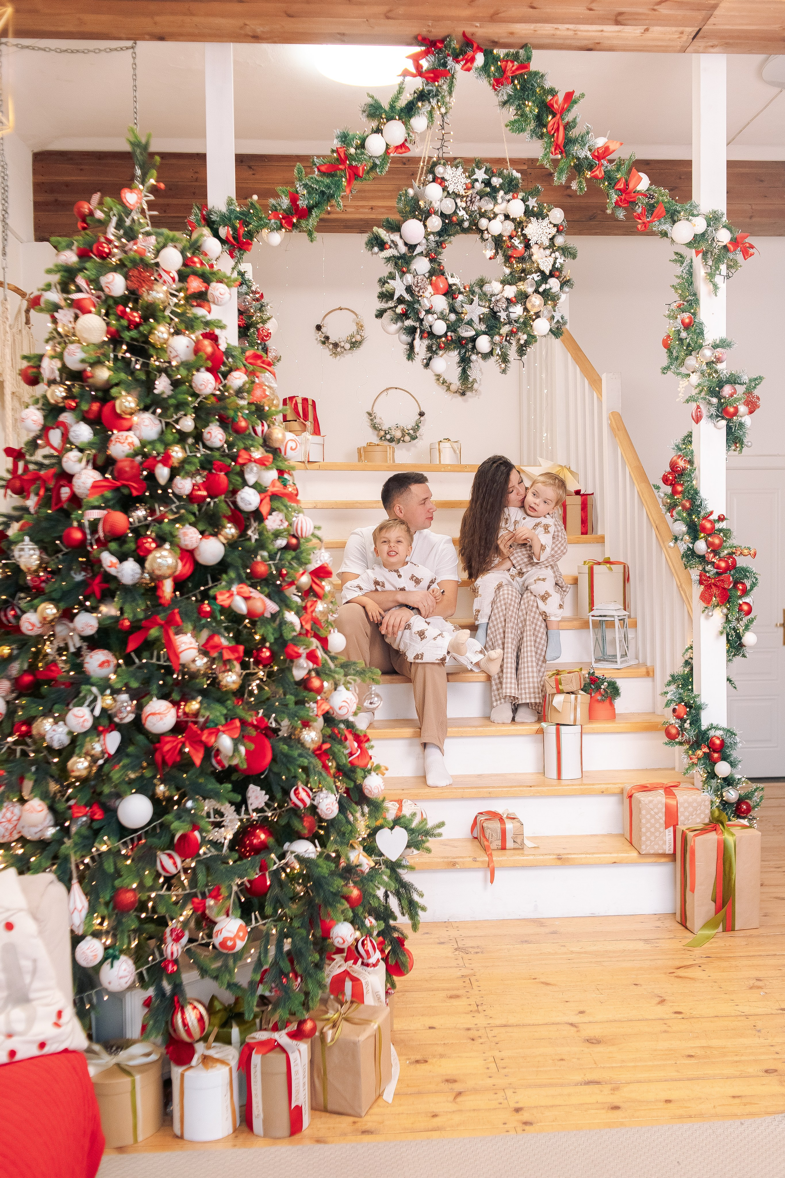 Новогодняя семейная фотосессия в студии Санкт-Петербург