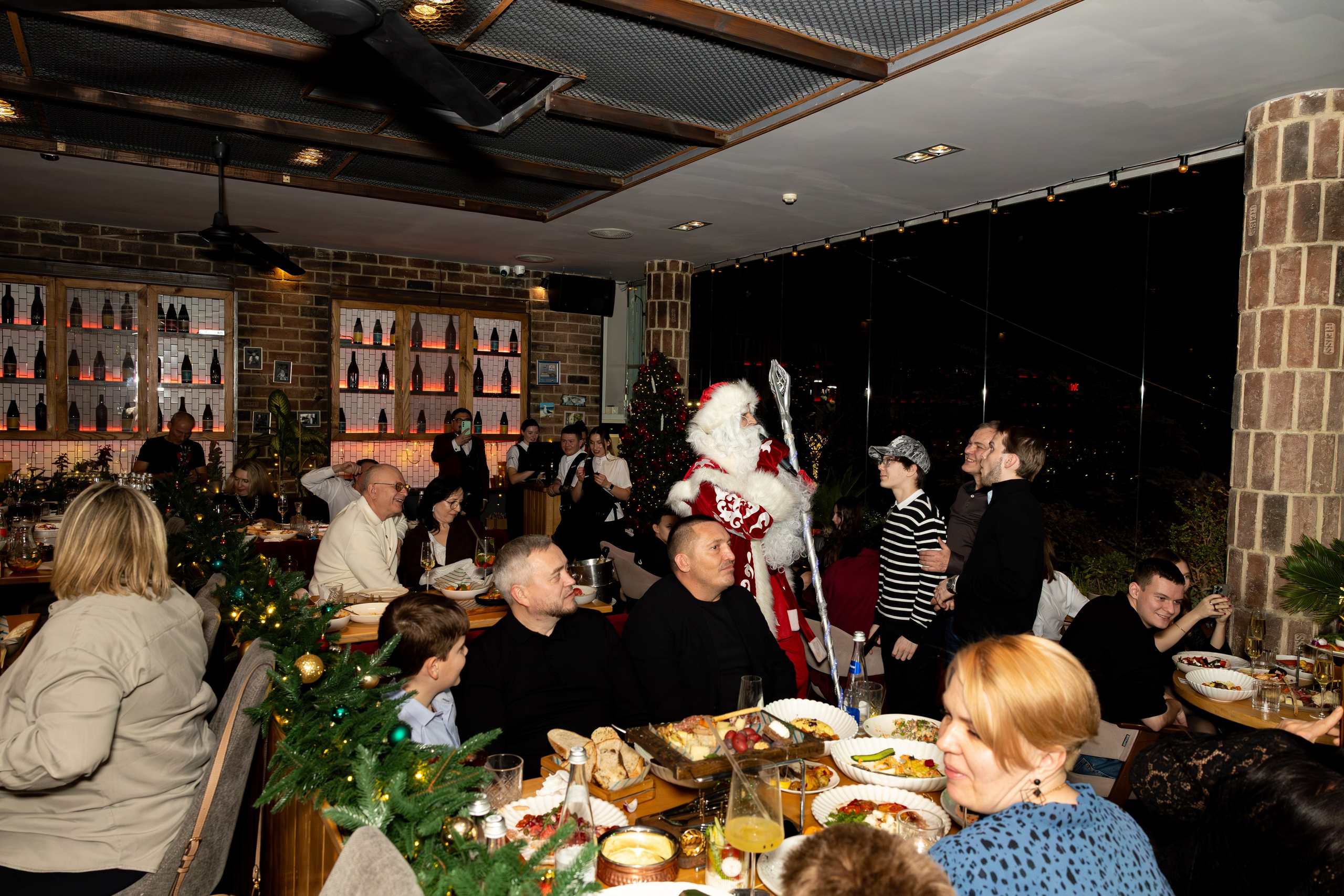 Новогодняя ночь 2026 в панорамном ресторане «Чайка». Дженбаз Павел — фотограф в Ялте