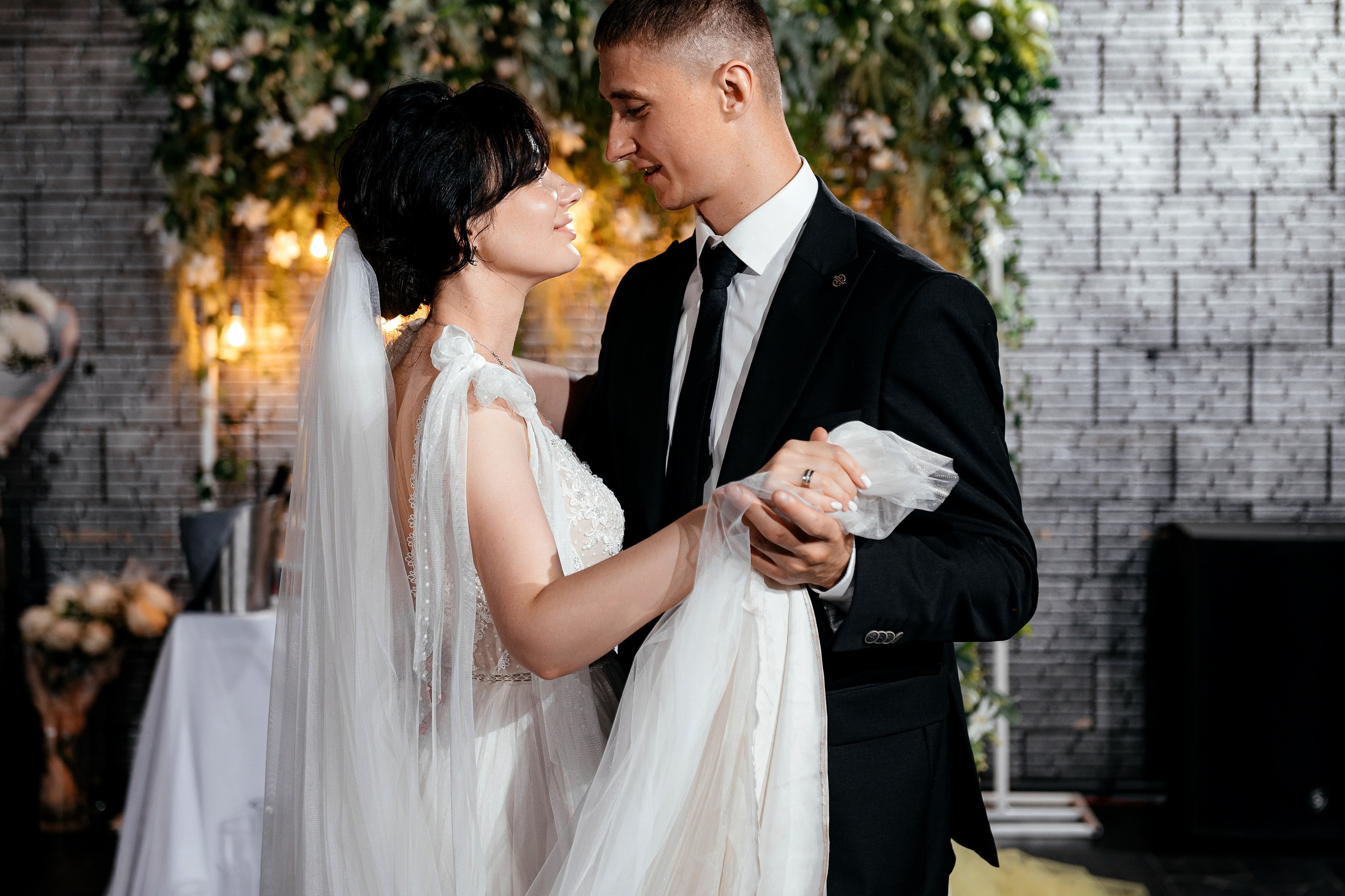 Свадьба с венчанием в Щелково. Прогулка в Гребнево, ресторан Кинза, отель Премиум. Свадебный и семейный фотограф Виктория Носачёва. Щелково, Москва и МО