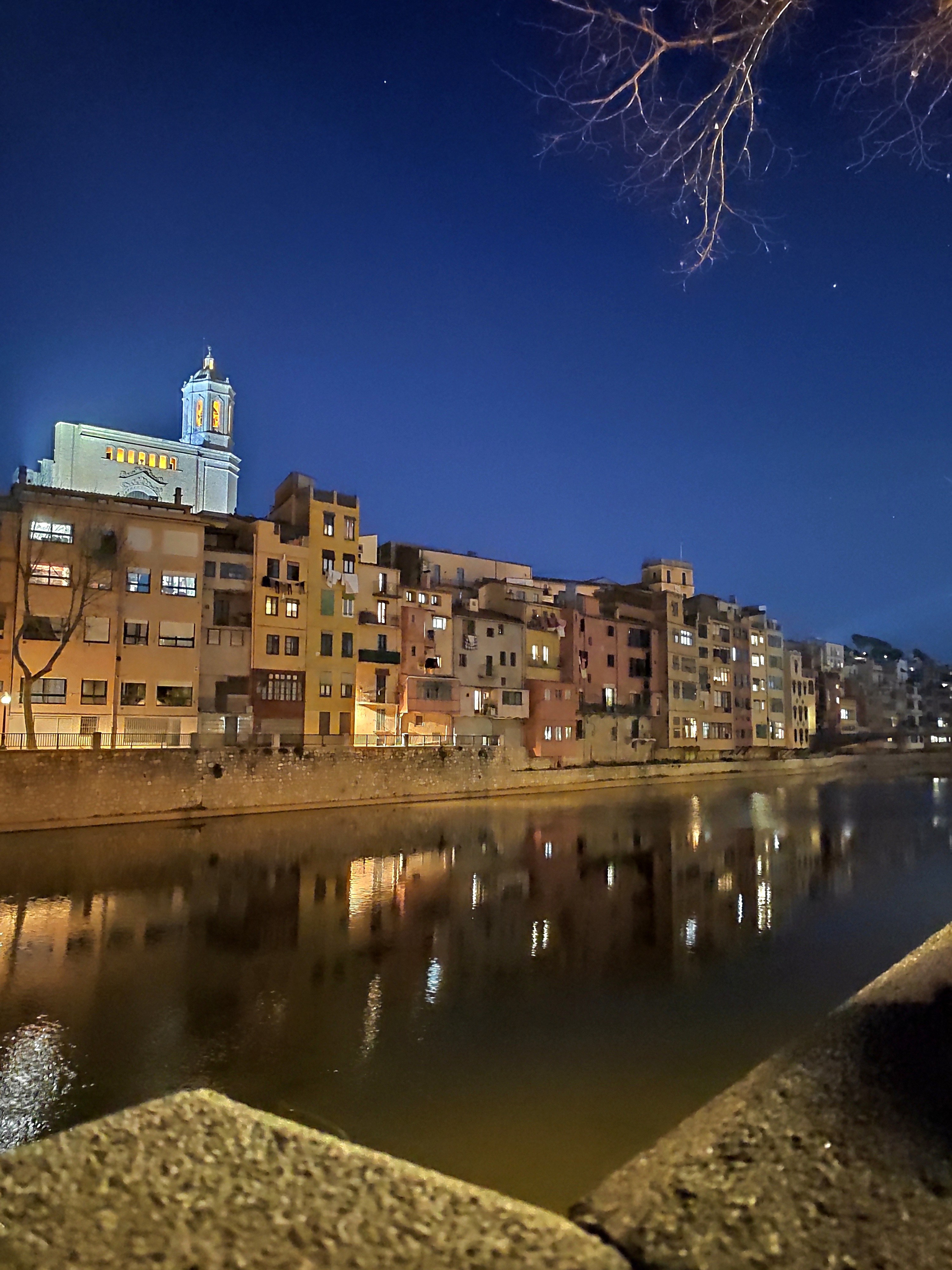 Вечером дорога из ресторана в отель пролегала через весь центр