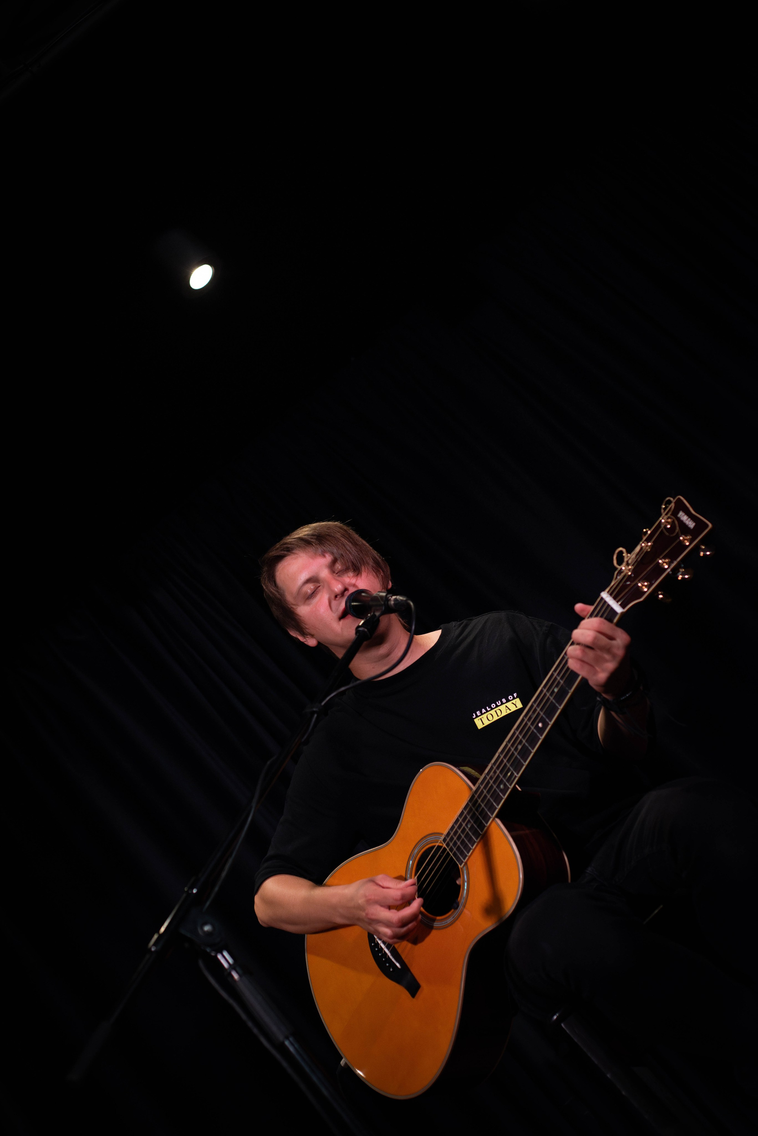 Лёва Сазонов (1 августа 2024 года, Москва, арт-кафе Пушкарёв). Фотограф Светлана Блинова, Москва и Московская область