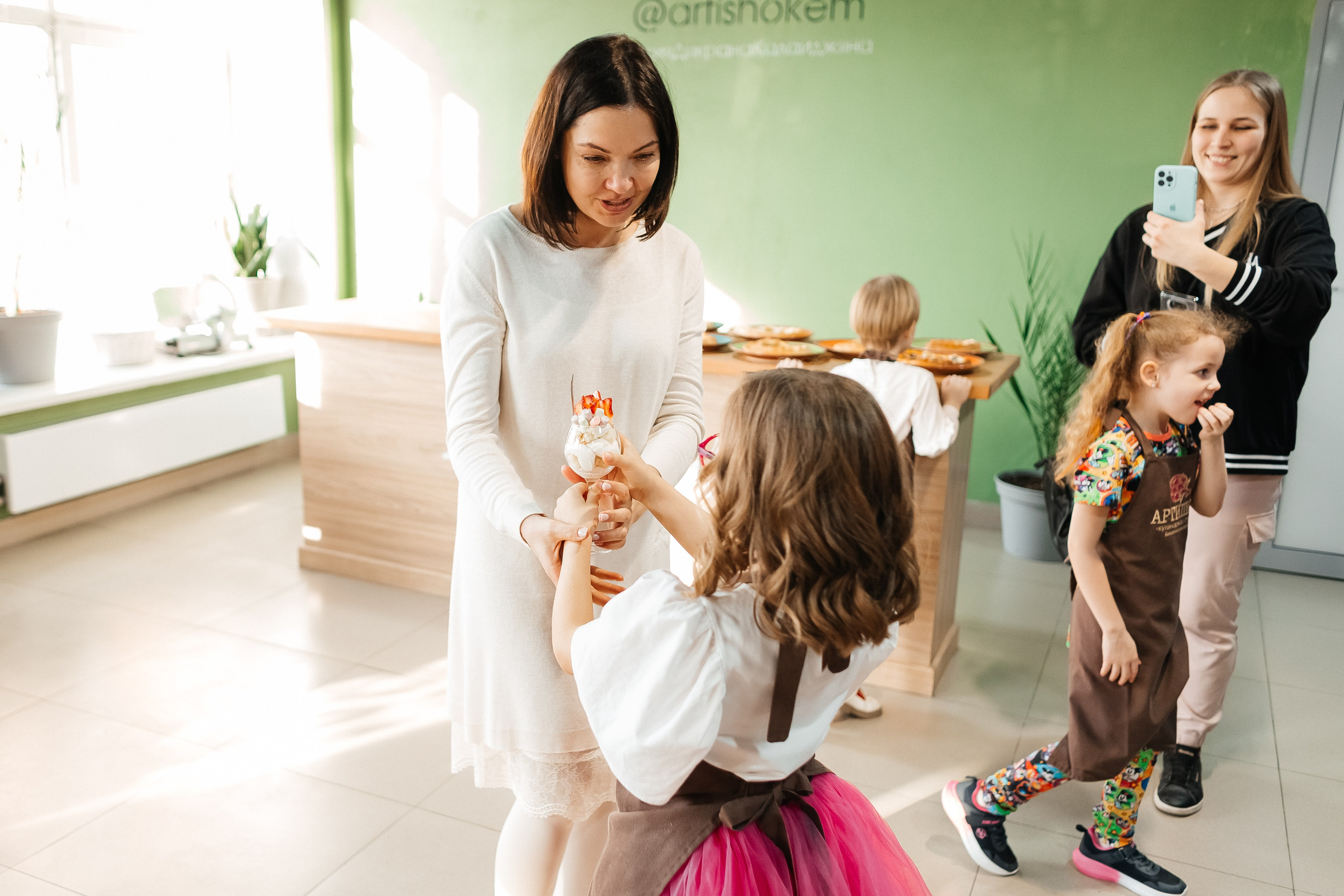 Детский мастер-класс в «АРТиШОК». Фотограф Кемерово | Сергей