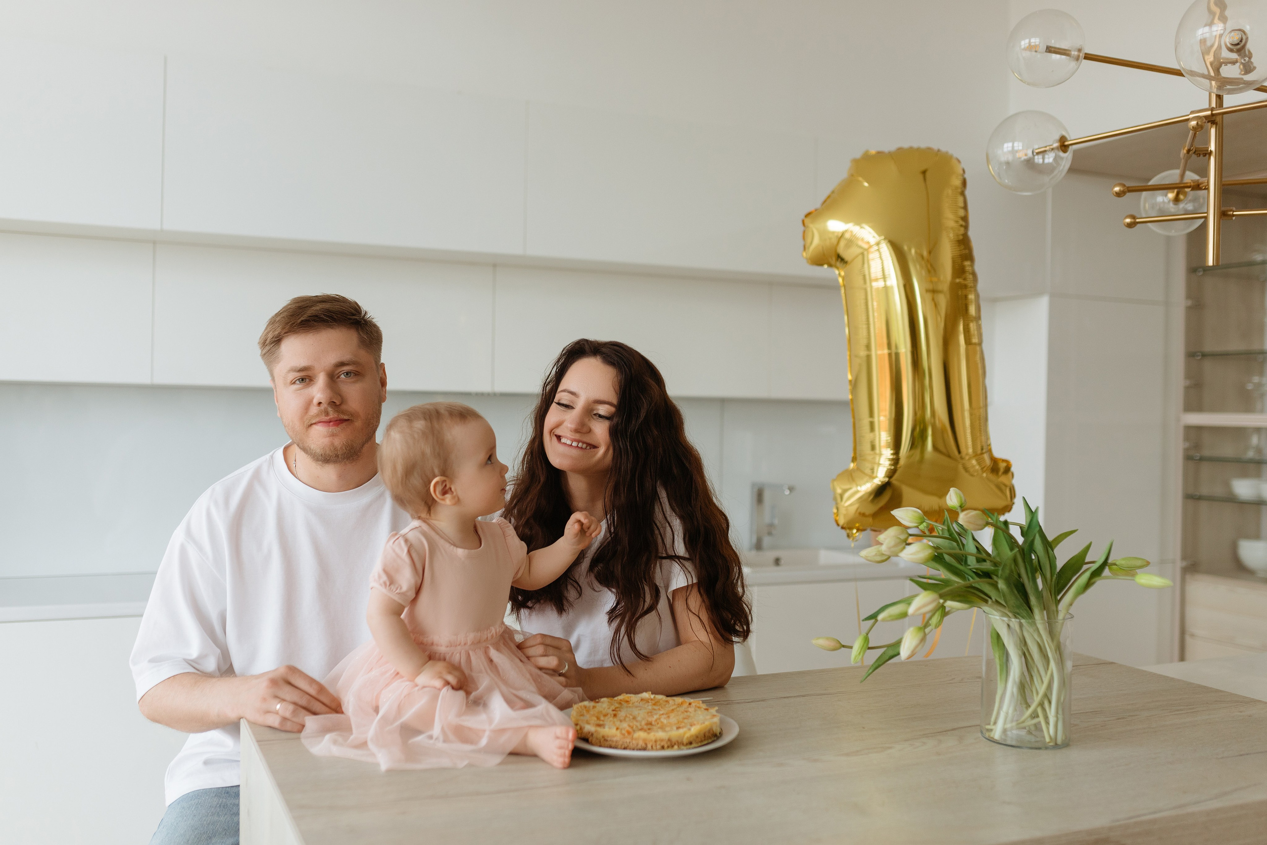 Семейная фотосессия в студии. Сестры Карабаза. Фотографы и ретушеры в Москве и Санкт-Петербурге