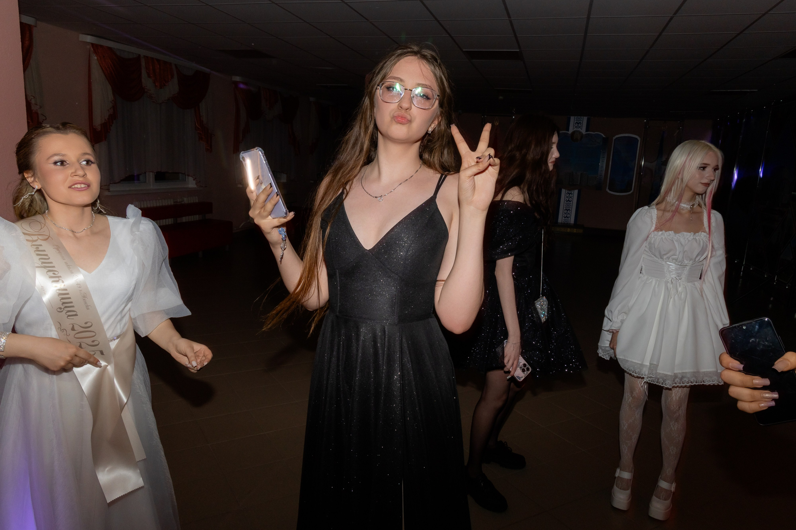 Школьный выпускной 2025 год в Минске, Беларуси. Свадебный фотограф в Минске/Беларуси Сергей Спиридонов