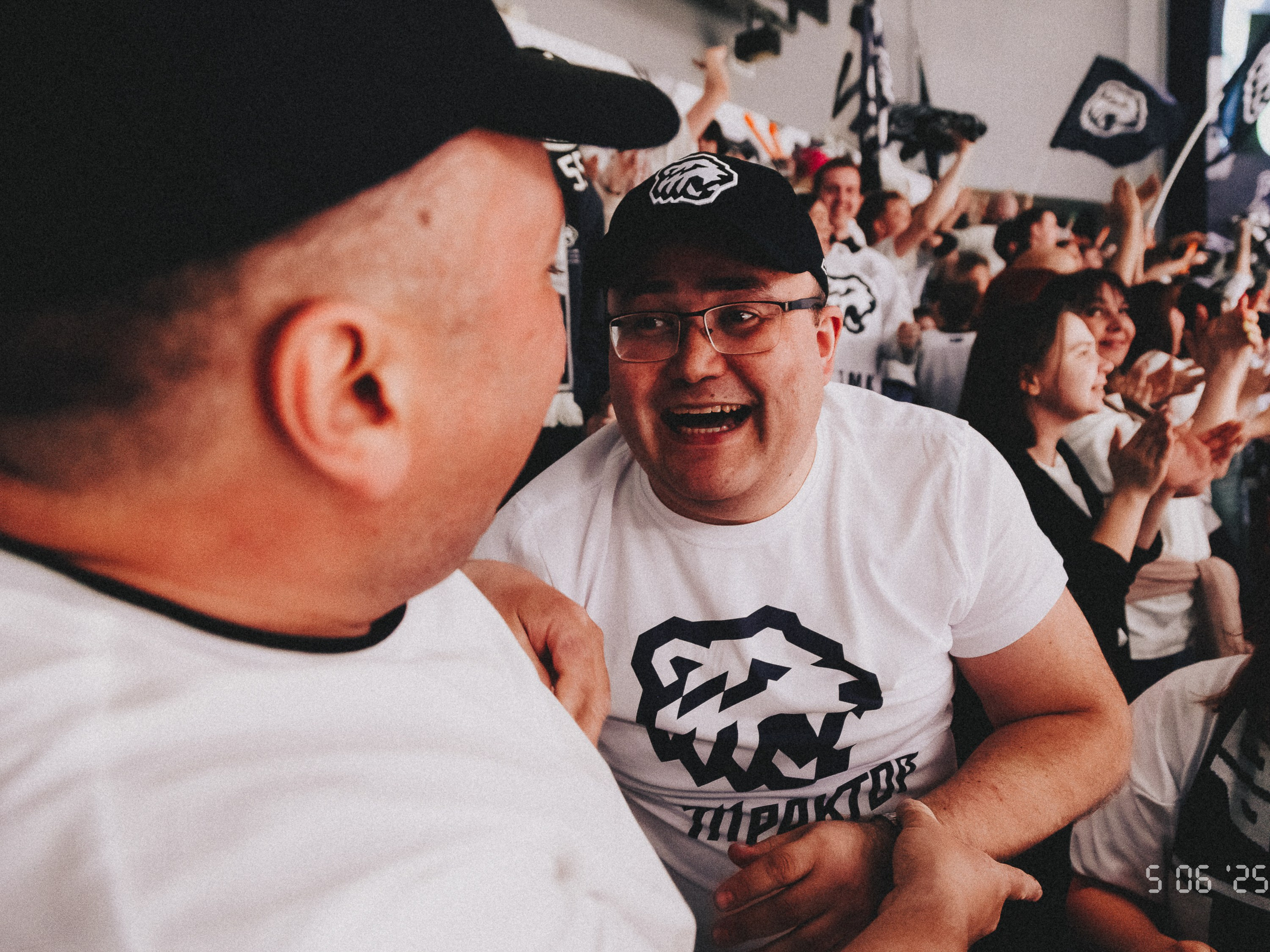 Съемка игры Трактор x Динамо. Репортажный фотограф Макс Брагин