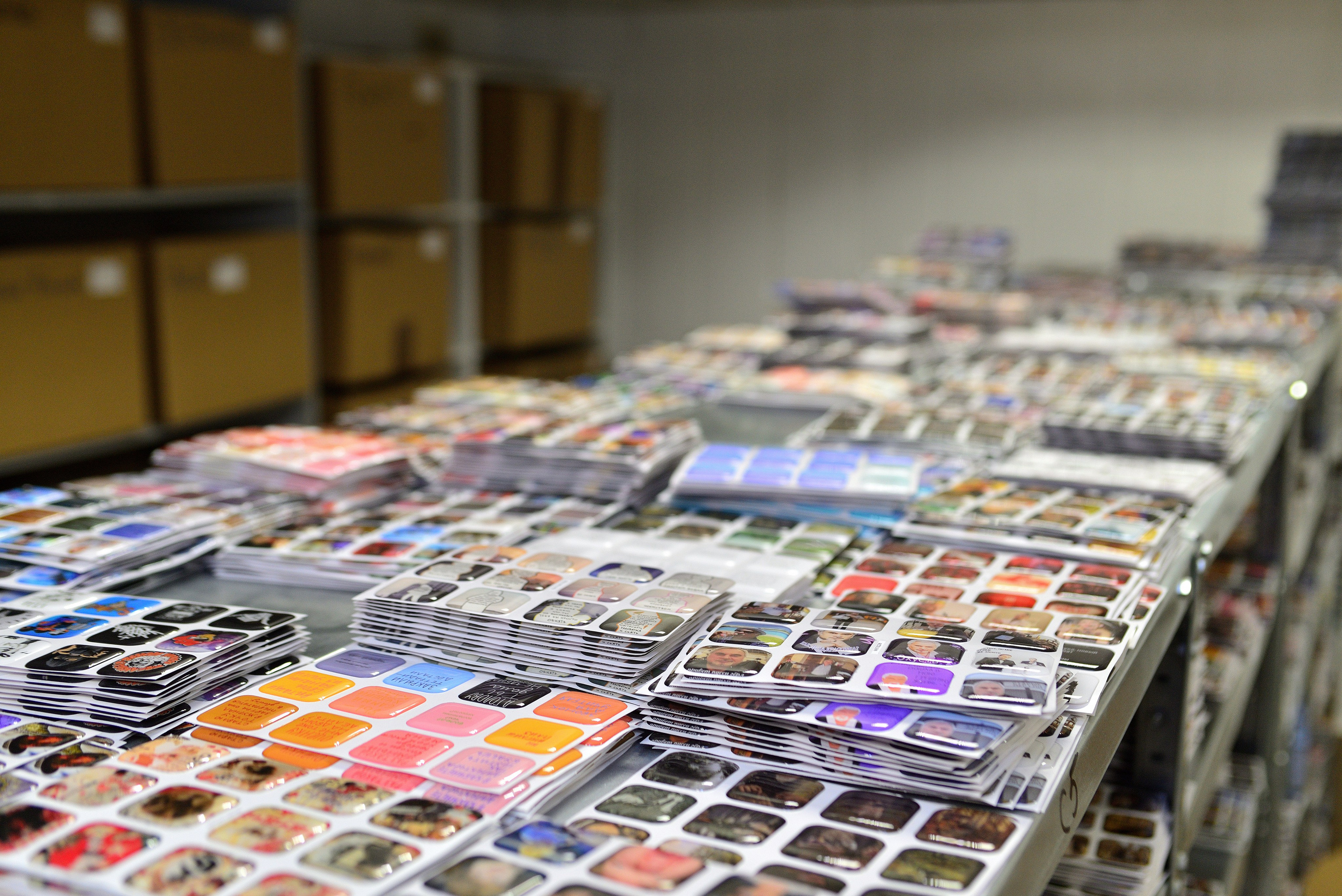 Производство 3D стикеров. Фотограф Сергей Сергеев