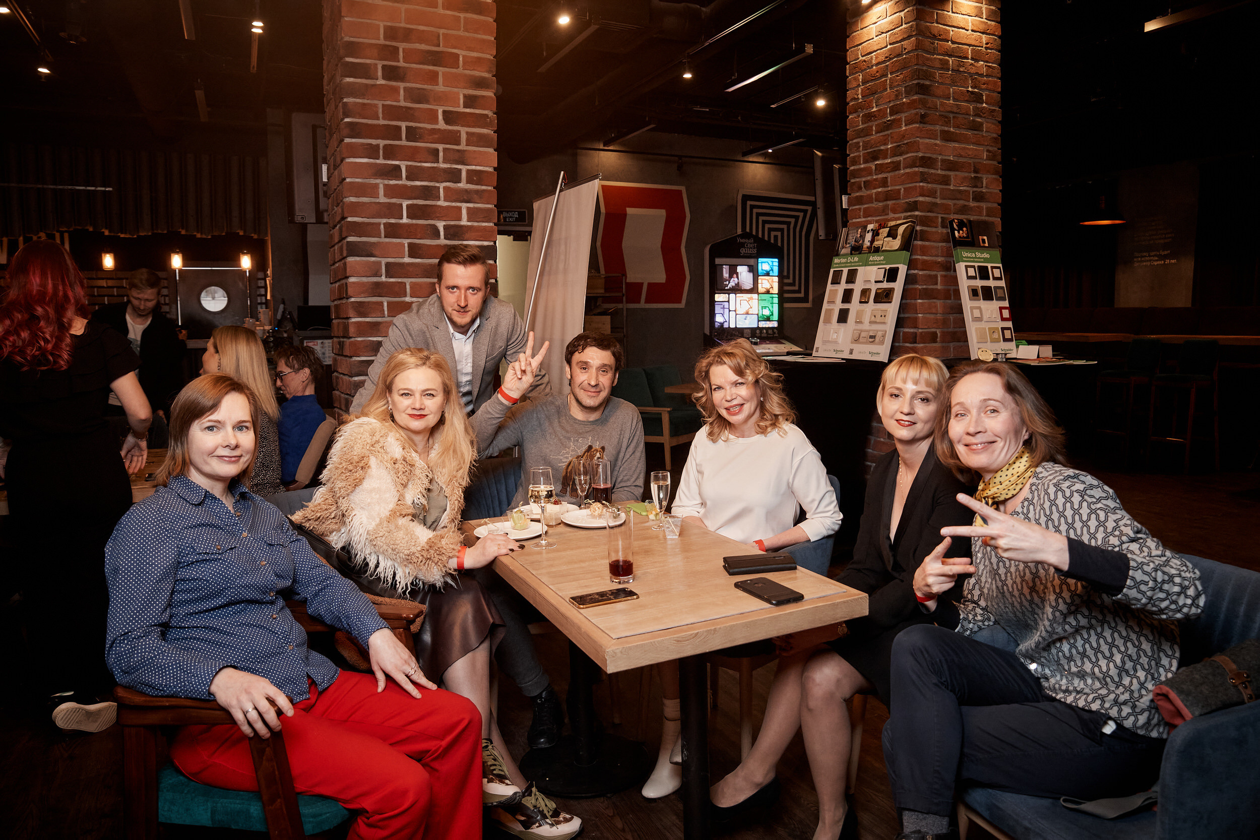 Фотограф для съемки деловой встречи с диллерами. Контент для бизнеса в Екатеринбурге Полдень Медиа