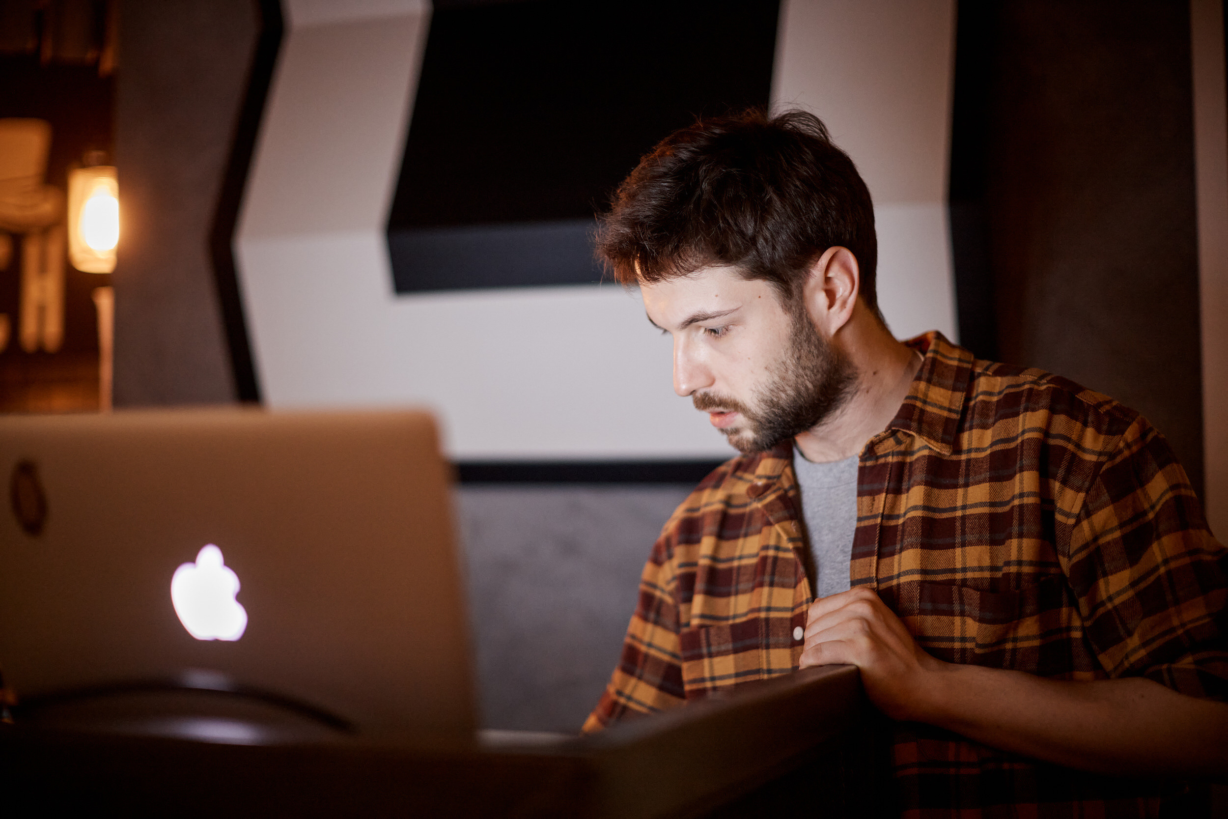 Фотограф для съемки деловой встречи с диллерами. Контент для бизнеса в Екатеринбурге Полдень Медиа