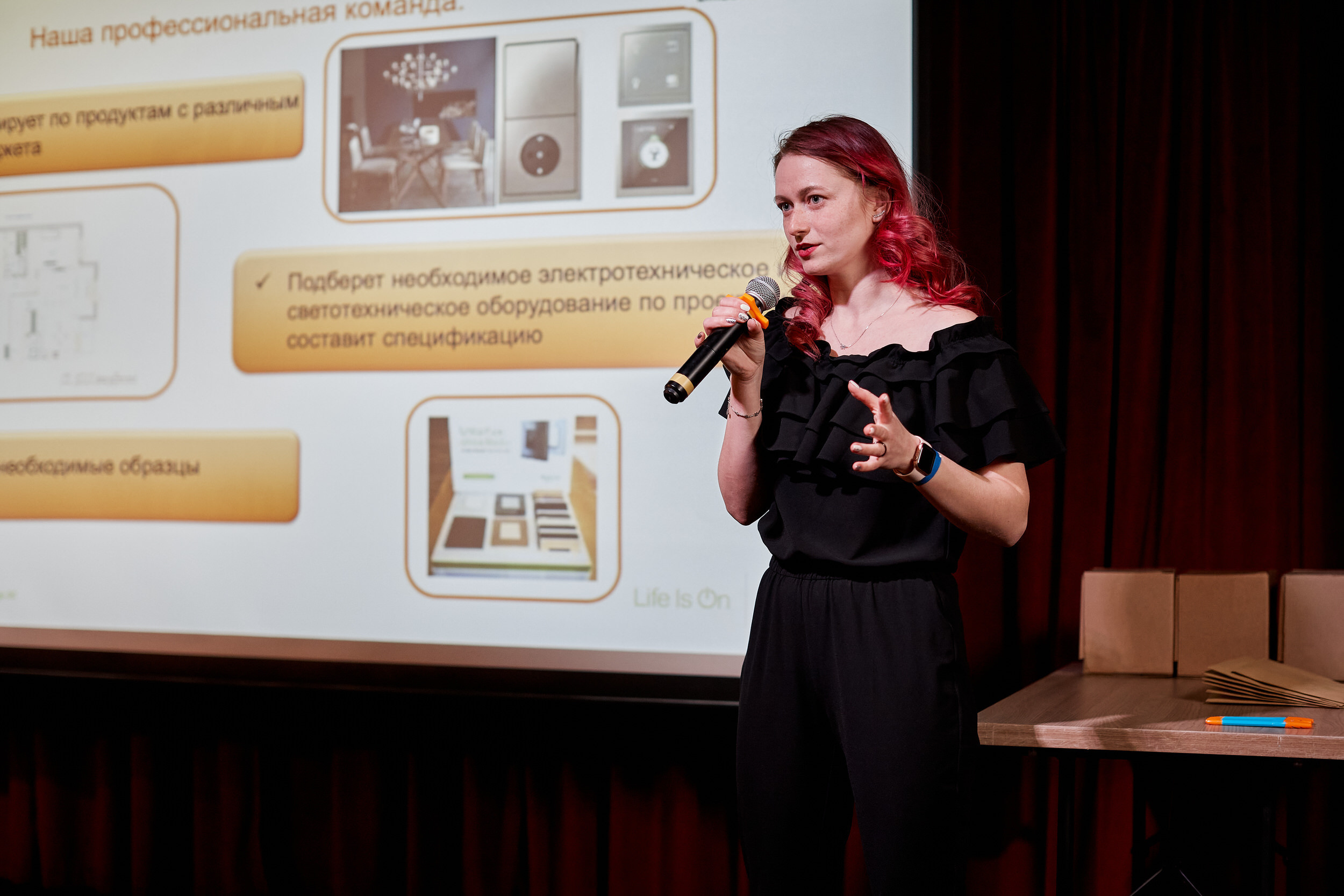 Фотограф для съемки деловой встречи с диллерами. Контент для бизнеса в Екатеринбурге Полдень Медиа