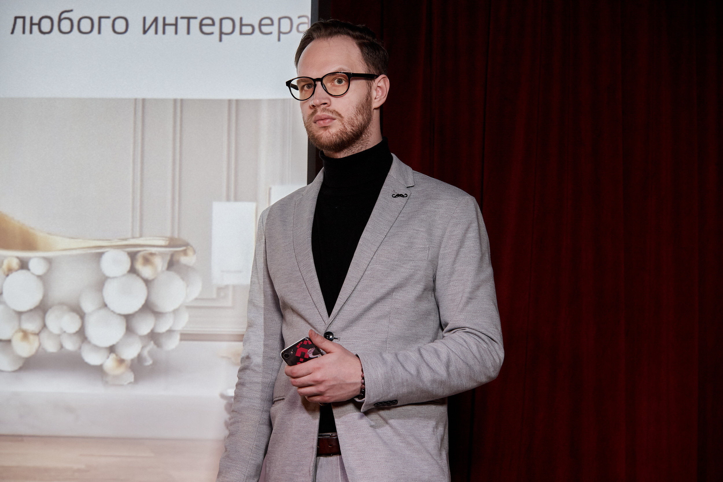 Фотограф для съемки деловой встречи с диллерами. Контент для бизнеса в Екатеринбурге Полдень Медиа