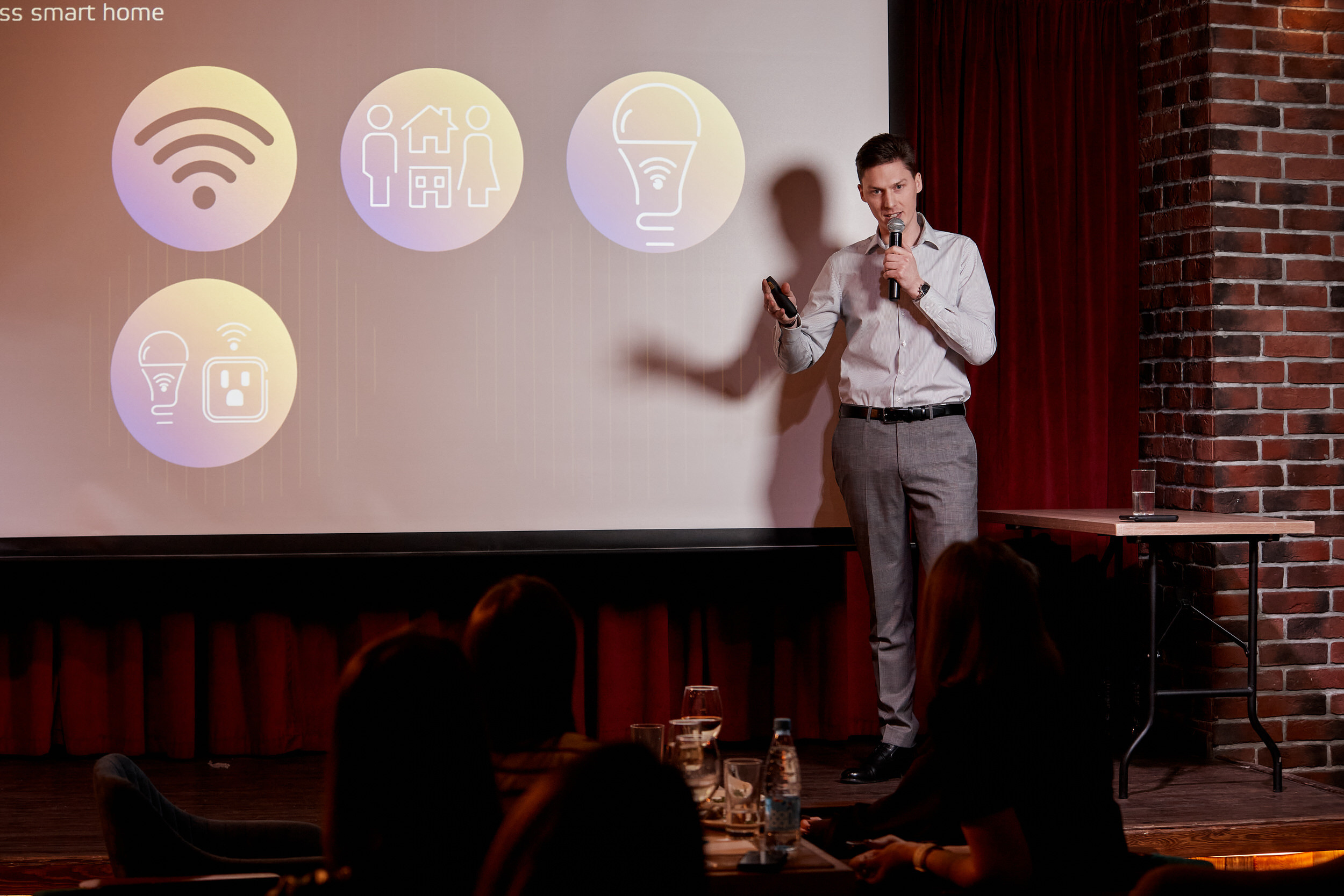 Фотограф для съемки деловой встречи с диллерами. Контент для бизнеса в Екатеринбурге Полдень Медиа