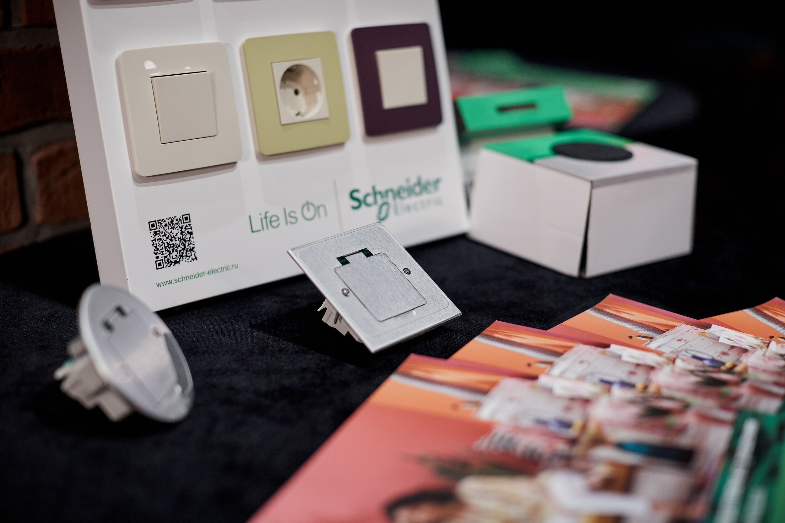 Фотограф для съемки деловой встречи с диллерами. Контент для бизнеса в Екатеринбурге Полдень Медиа