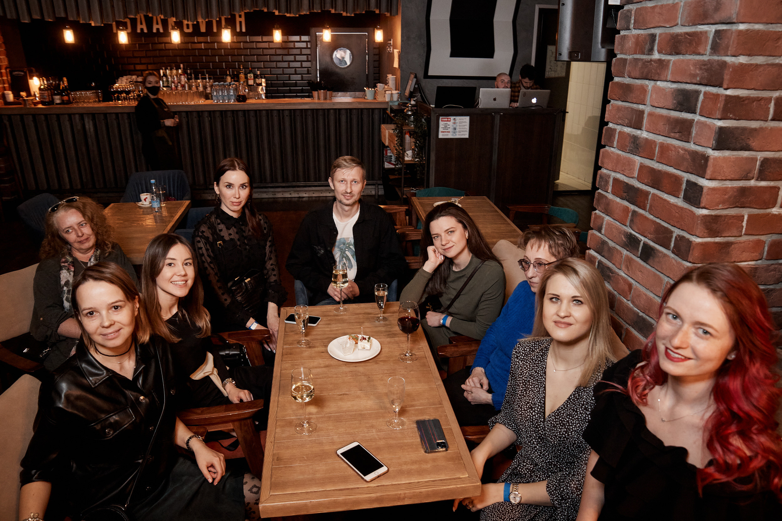 Фотограф для съемки деловой встречи с диллерами. Контент для бизнеса в Екатеринбурге Полдень Медиа