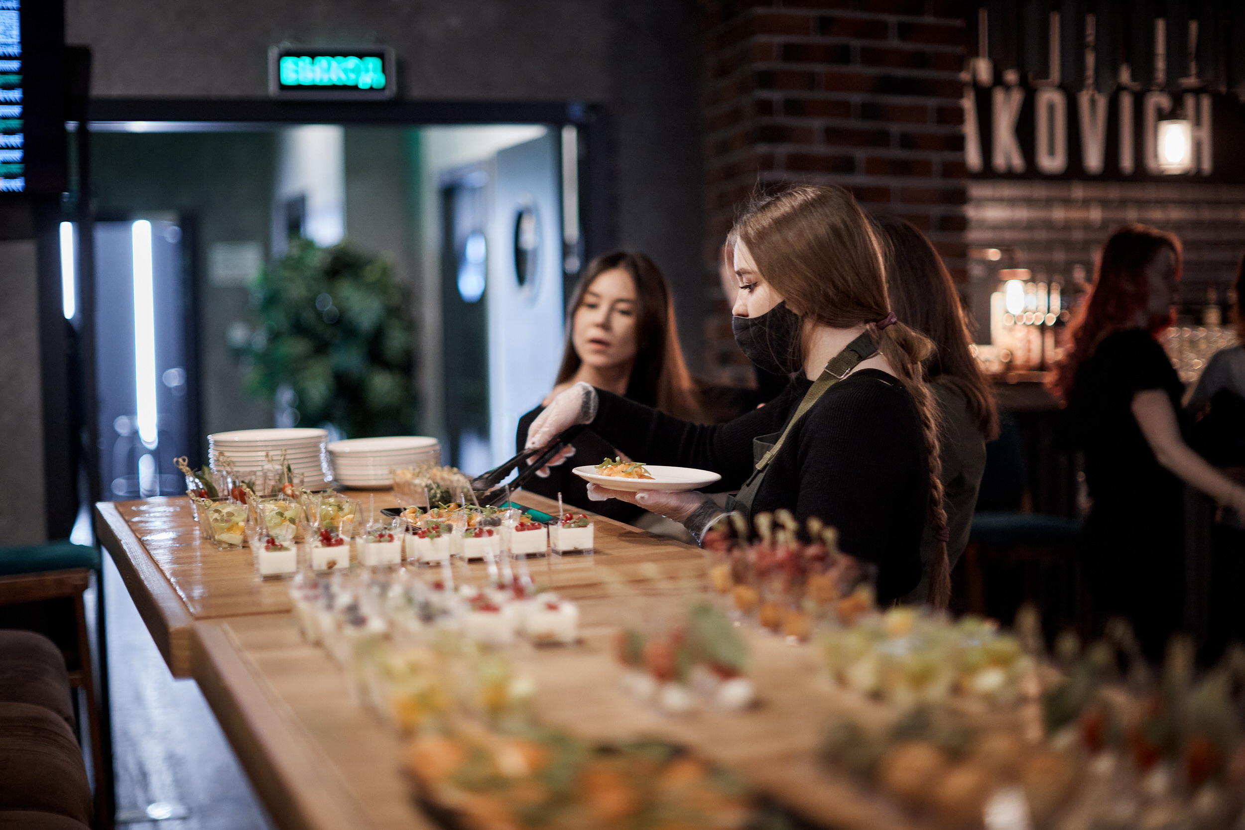 Фотограф для съемки деловой встречи с диллерами. Контент для бизнеса в Екатеринбурге Полдень Медиа