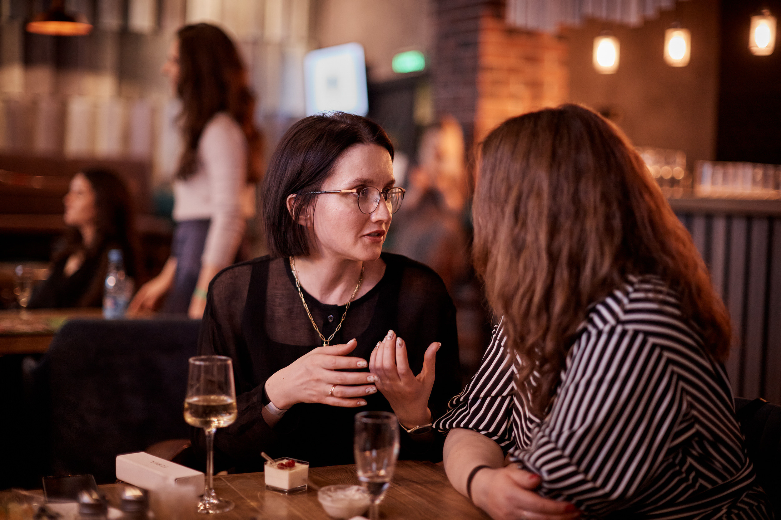 Фотограф для съемки деловой встречи с диллерами. Контент для бизнеса в Екатеринбурге Полдень Медиа