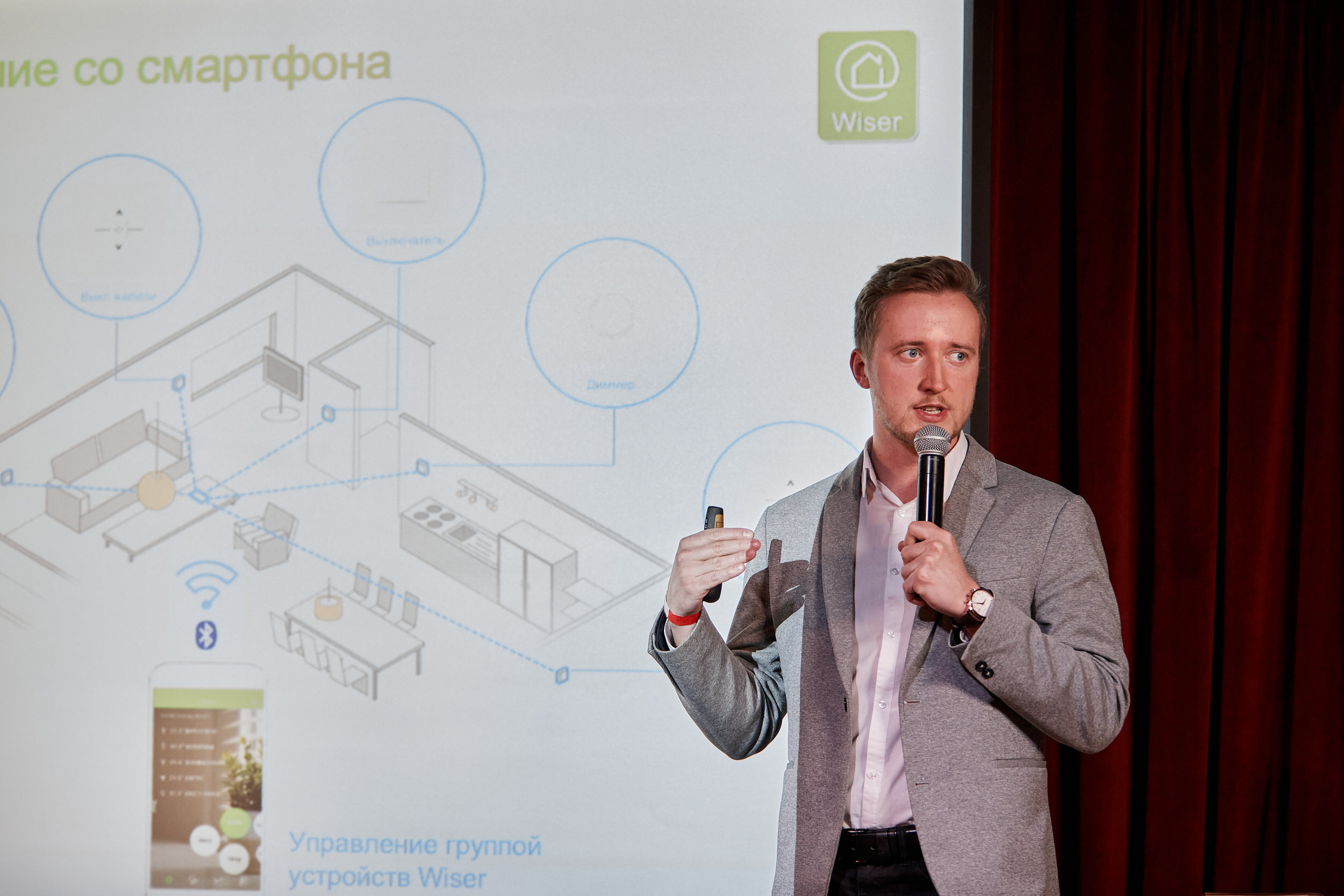 Фотограф для съемки деловой встречи с диллерами. Контент для бизнеса в Екатеринбурге Полдень Медиа