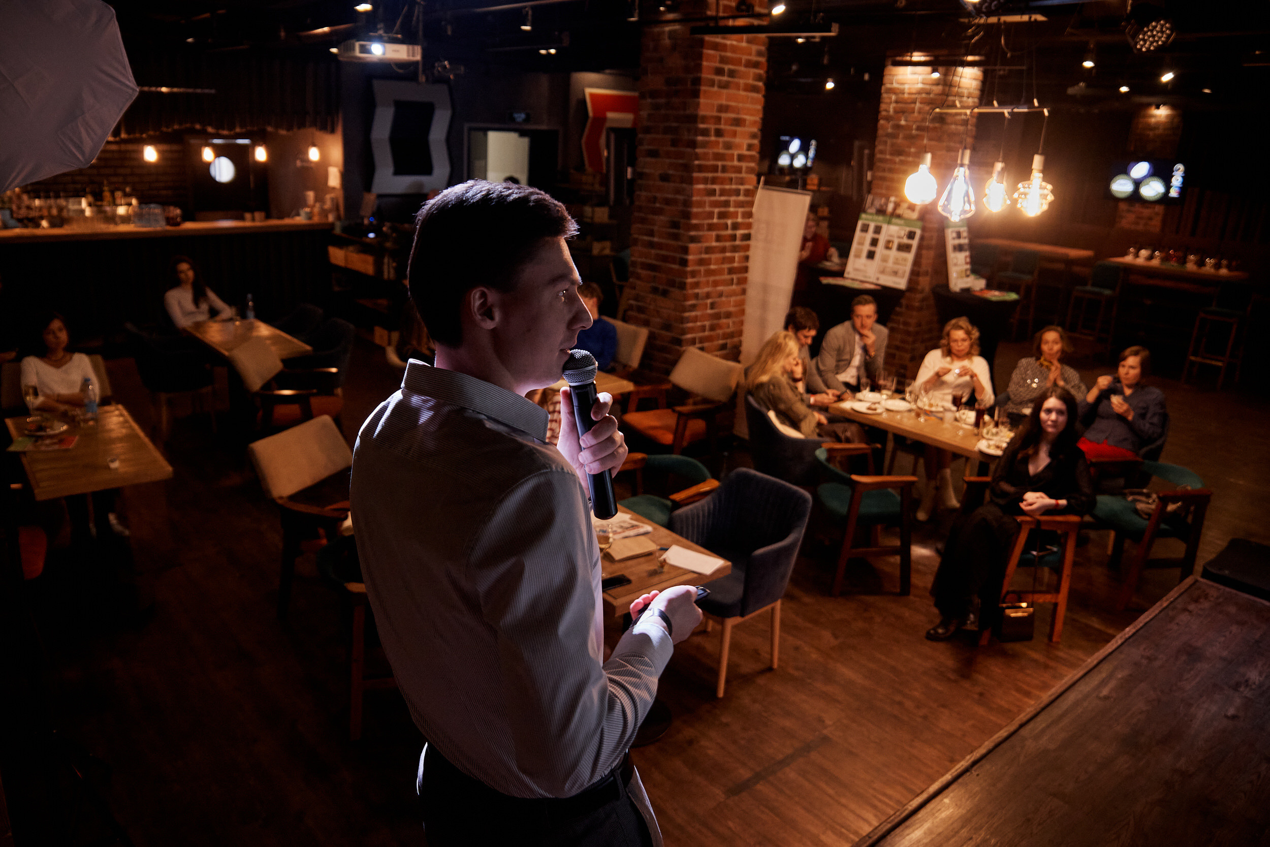 Фотограф для съемки деловой встречи с диллерами. Контент для бизнеса в Екатеринбурге Полдень Медиа