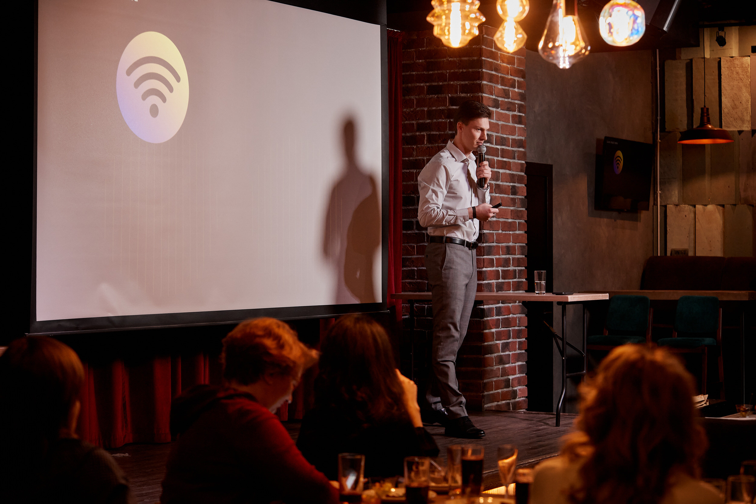 Фотограф для съемки деловой встречи с диллерами. Контент для бизнеса в Екатеринбурге Полдень Медиа