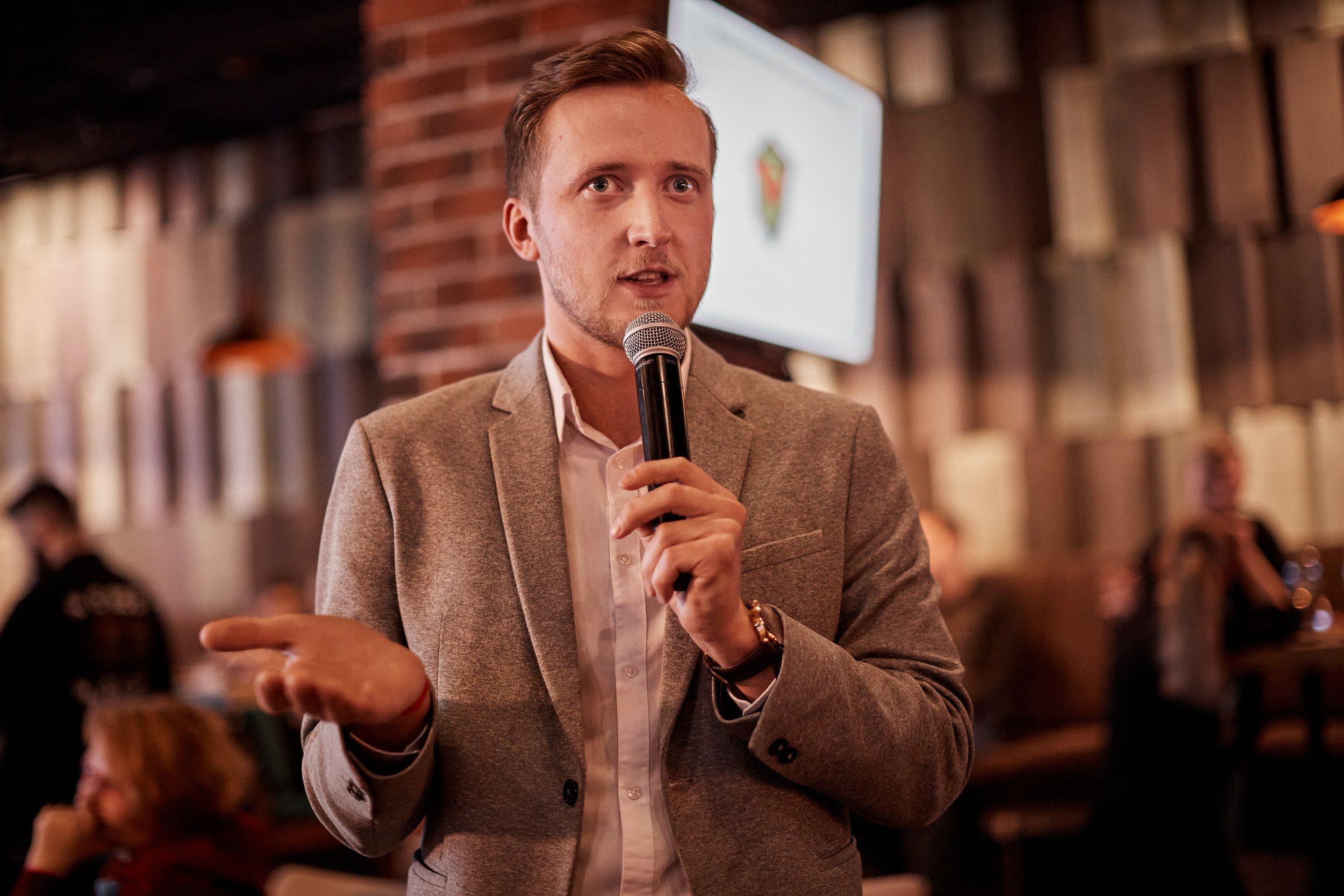 Фотограф для съемки деловой встречи с диллерами. Контент для бизнеса в Екатеринбурге Полдень Медиа