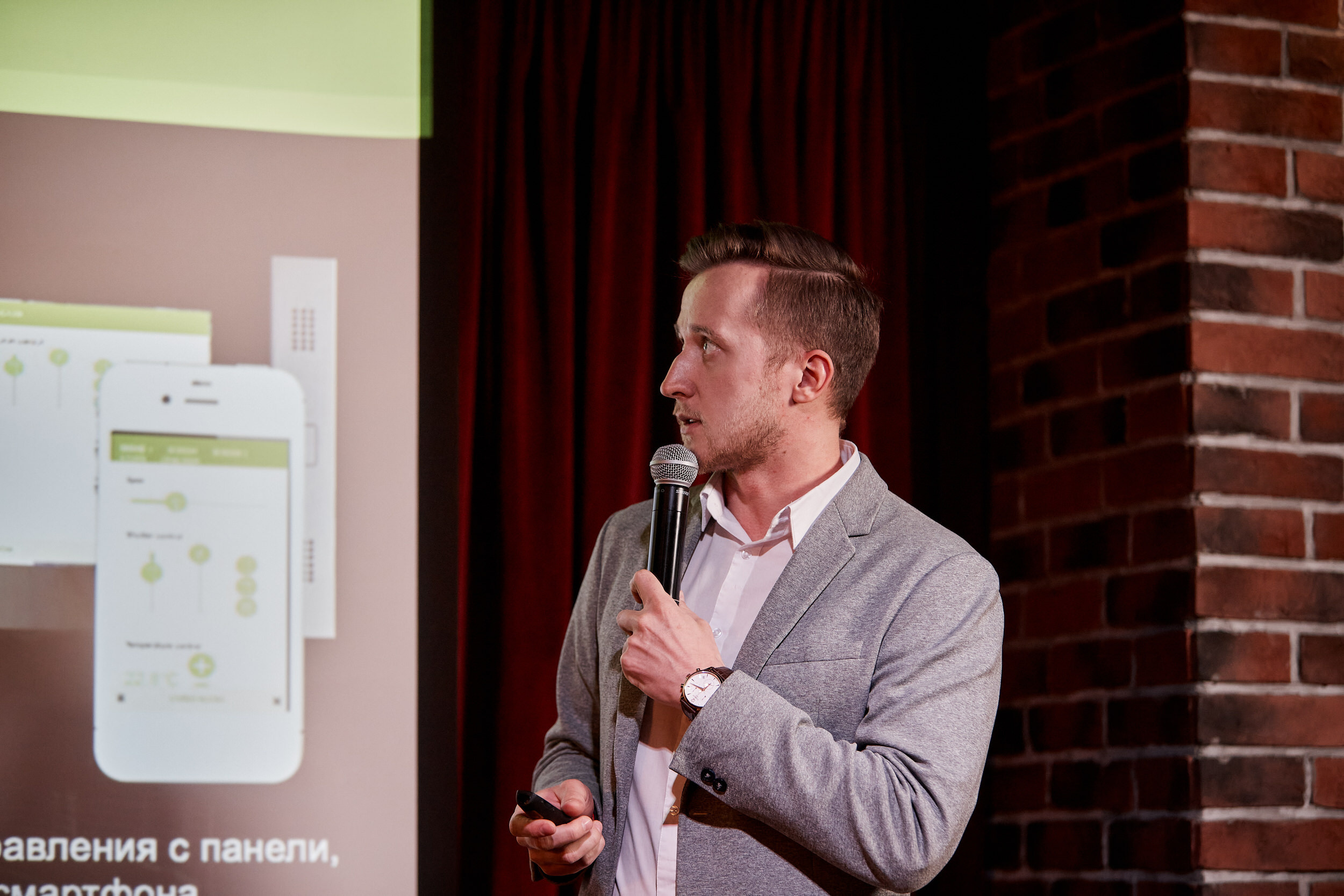 Фотограф для съемки деловой встречи с диллерами. Контент для бизнеса в Екатеринбурге Полдень Медиа