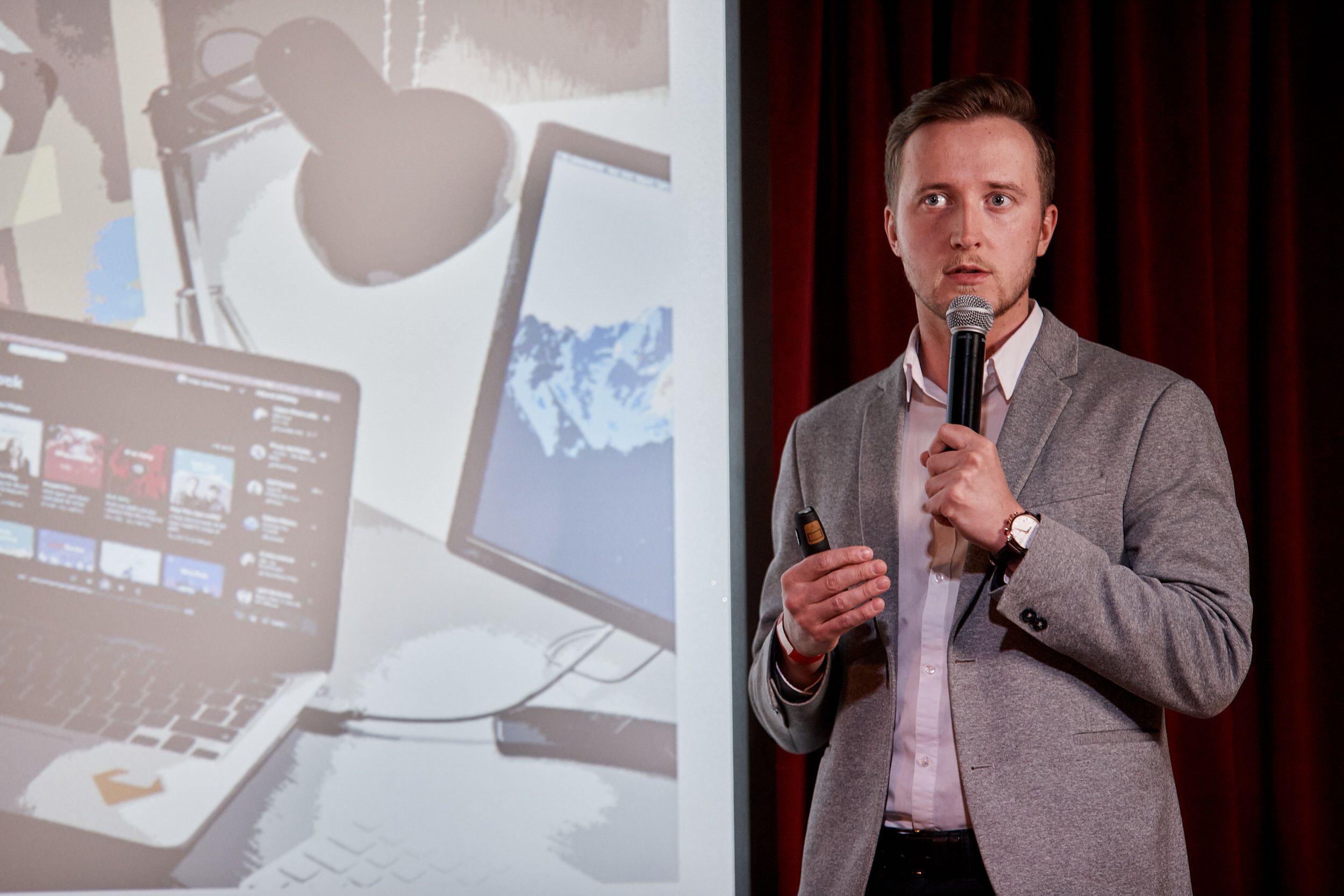 Фотограф для съемки деловой встречи с диллерами. Контент для бизнеса в Екатеринбурге Полдень Медиа