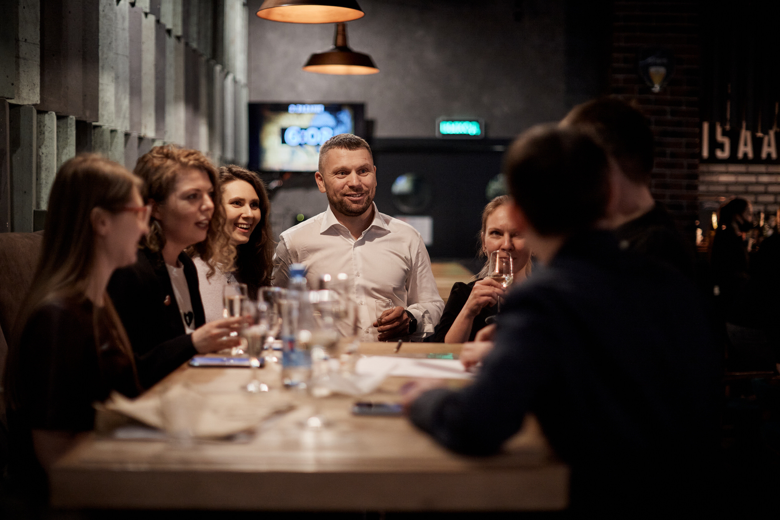 Фотограф для съемки деловой встречи с диллерами. Контент для бизнеса в Екатеринбурге Полдень Медиа