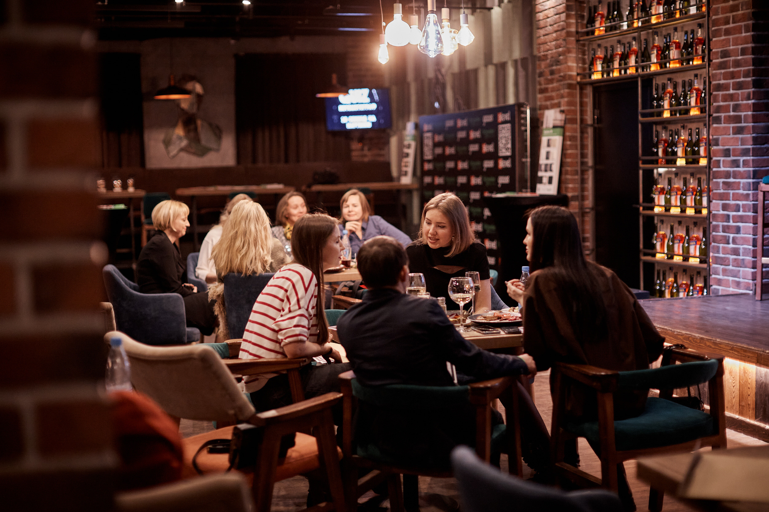 Фотограф для съемки деловой встречи с диллерами. Контент для бизнеса в Екатеринбурге Полдень Медиа