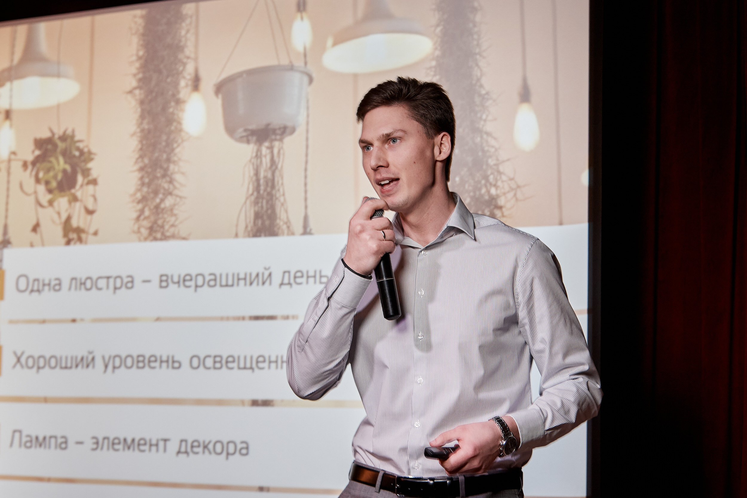 Фотограф для съемки деловой встречи с диллерами. Контент для бизнеса в Екатеринбурге Полдень Медиа