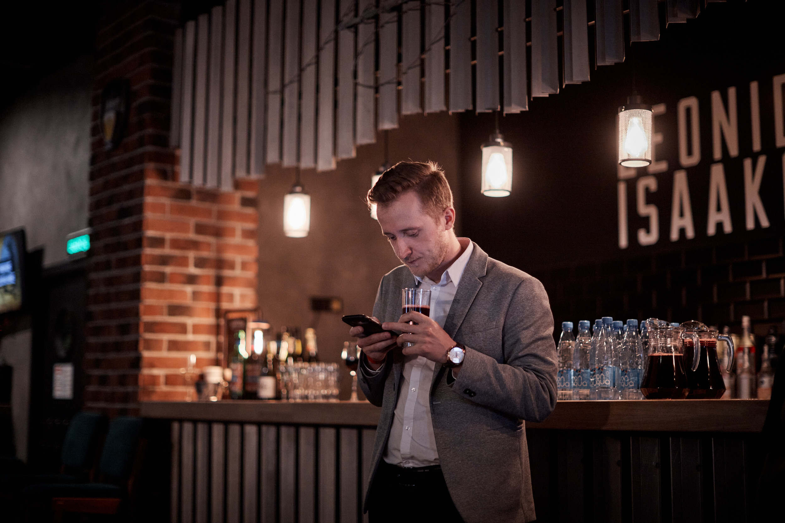 Фотограф для съемки деловой встречи с диллерами. Контент для бизнеса в Екатеринбурге Полдень Медиа