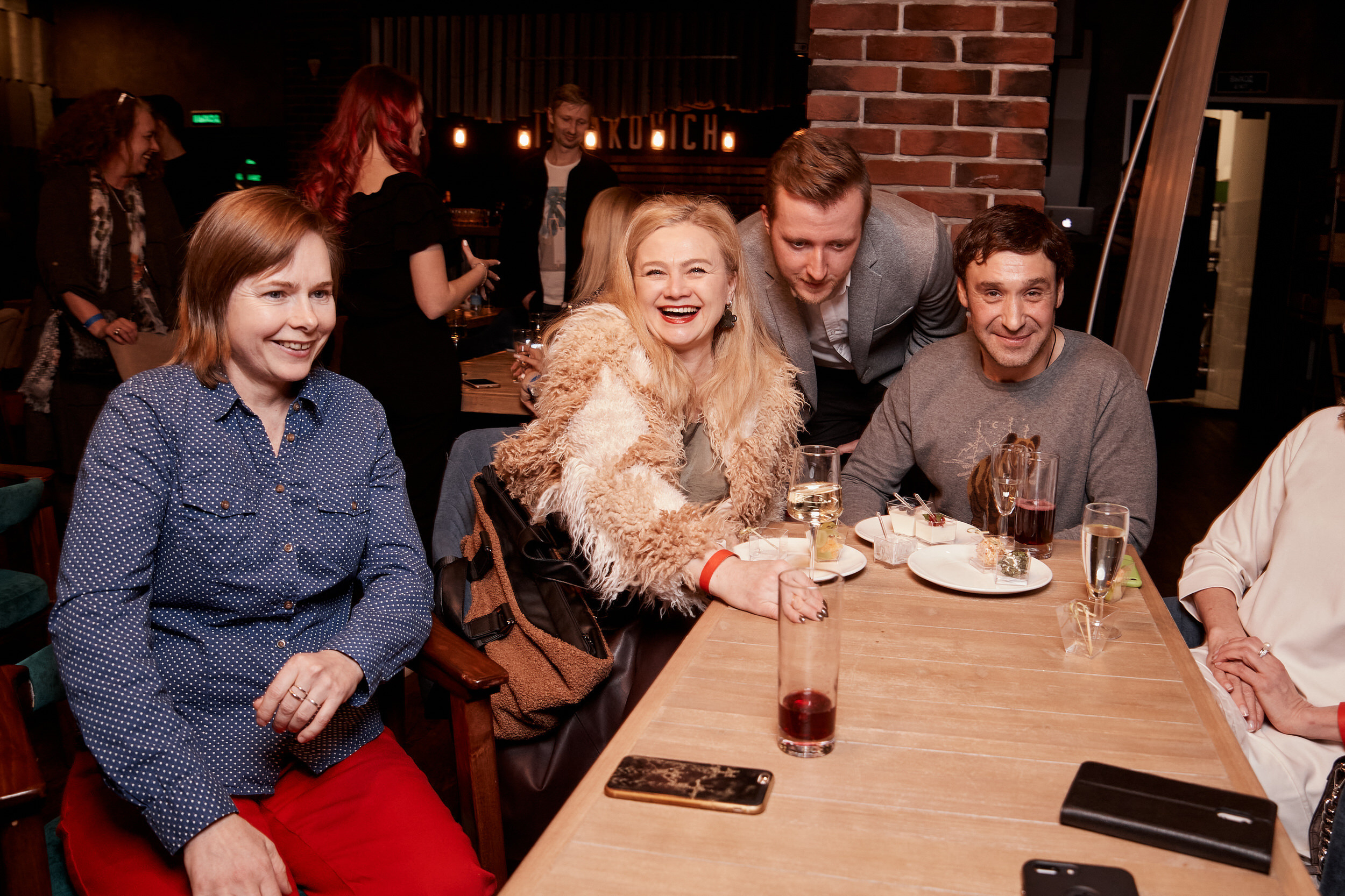 Фотограф для съемки деловой встречи с диллерами. Контент для бизнеса в Екатеринбурге Полдень Медиа