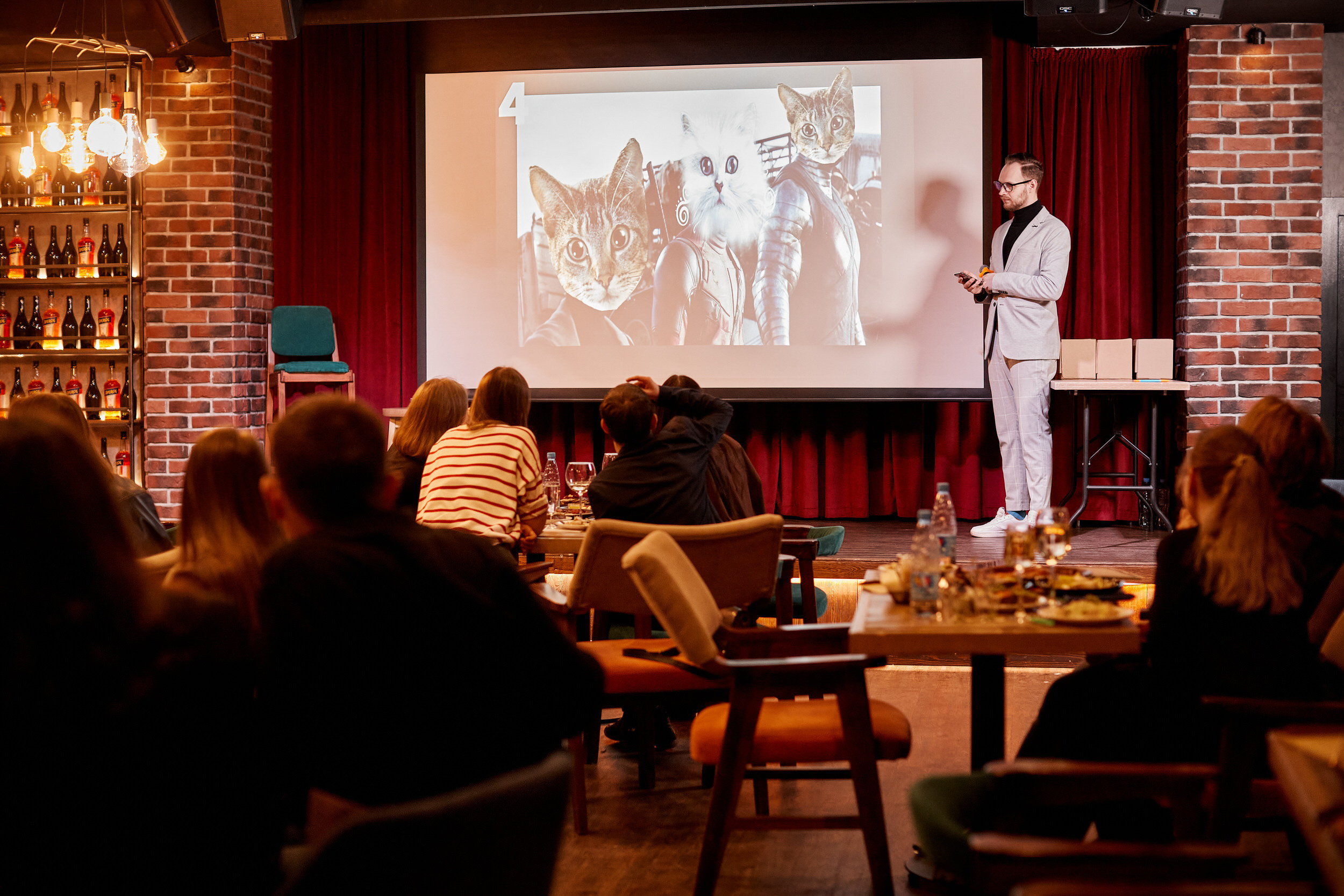 Фотограф для съемки деловой встречи с диллерами. Контент для бизнеса в Екатеринбурге Полдень Медиа