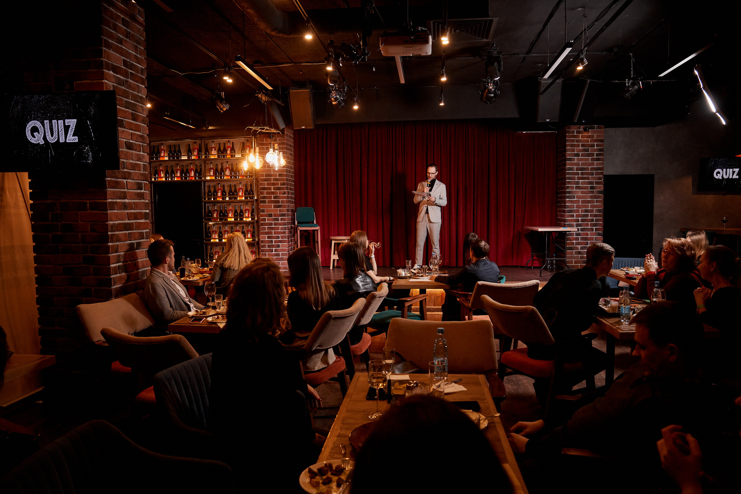 Фотограф для съемки деловой встречи с диллерами. Контент для бизнеса в Екатеринбурге Полдень Медиа