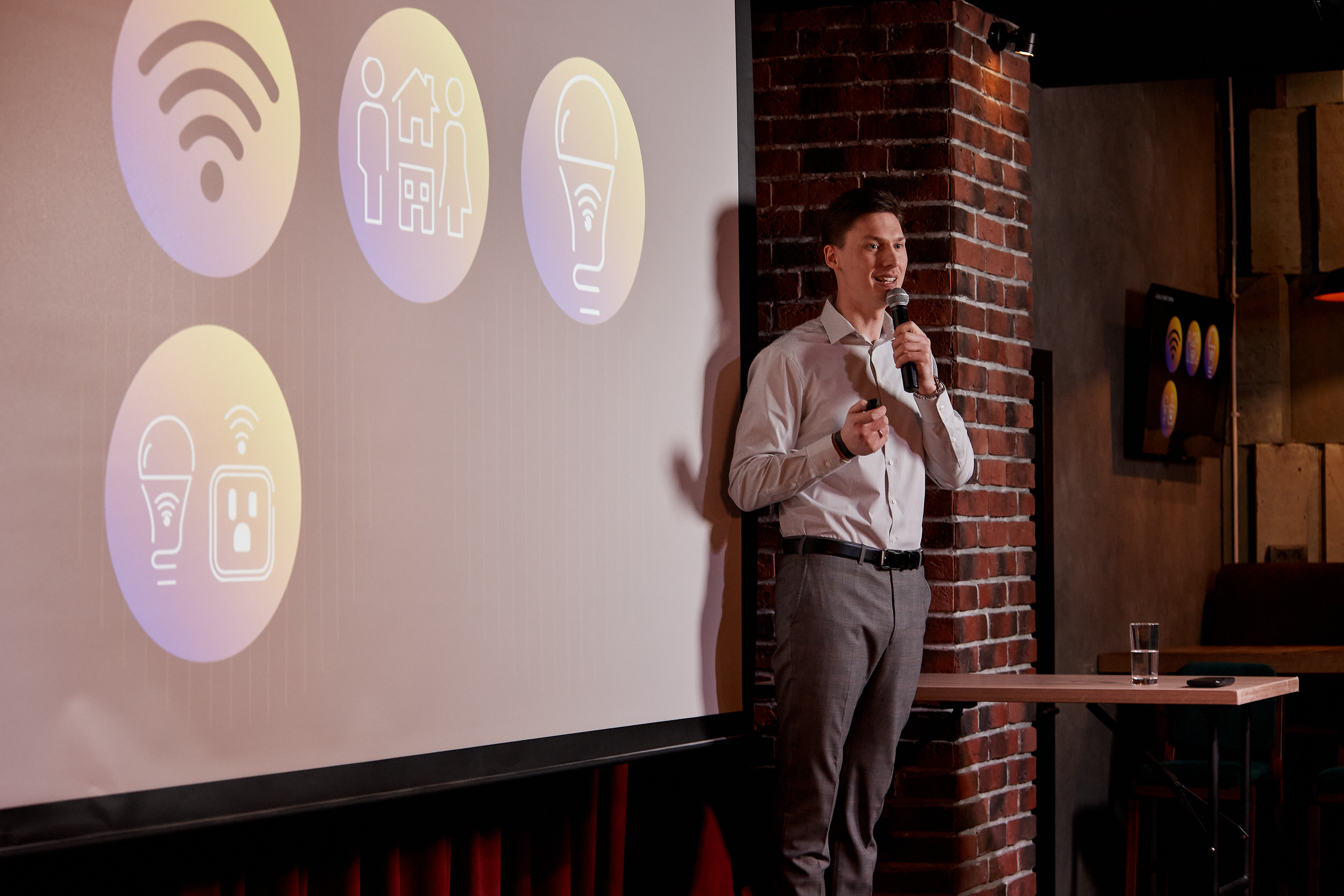 Фотограф для съемки деловой встречи с диллерами. Контент для бизнеса в Екатеринбурге Полдень Медиа