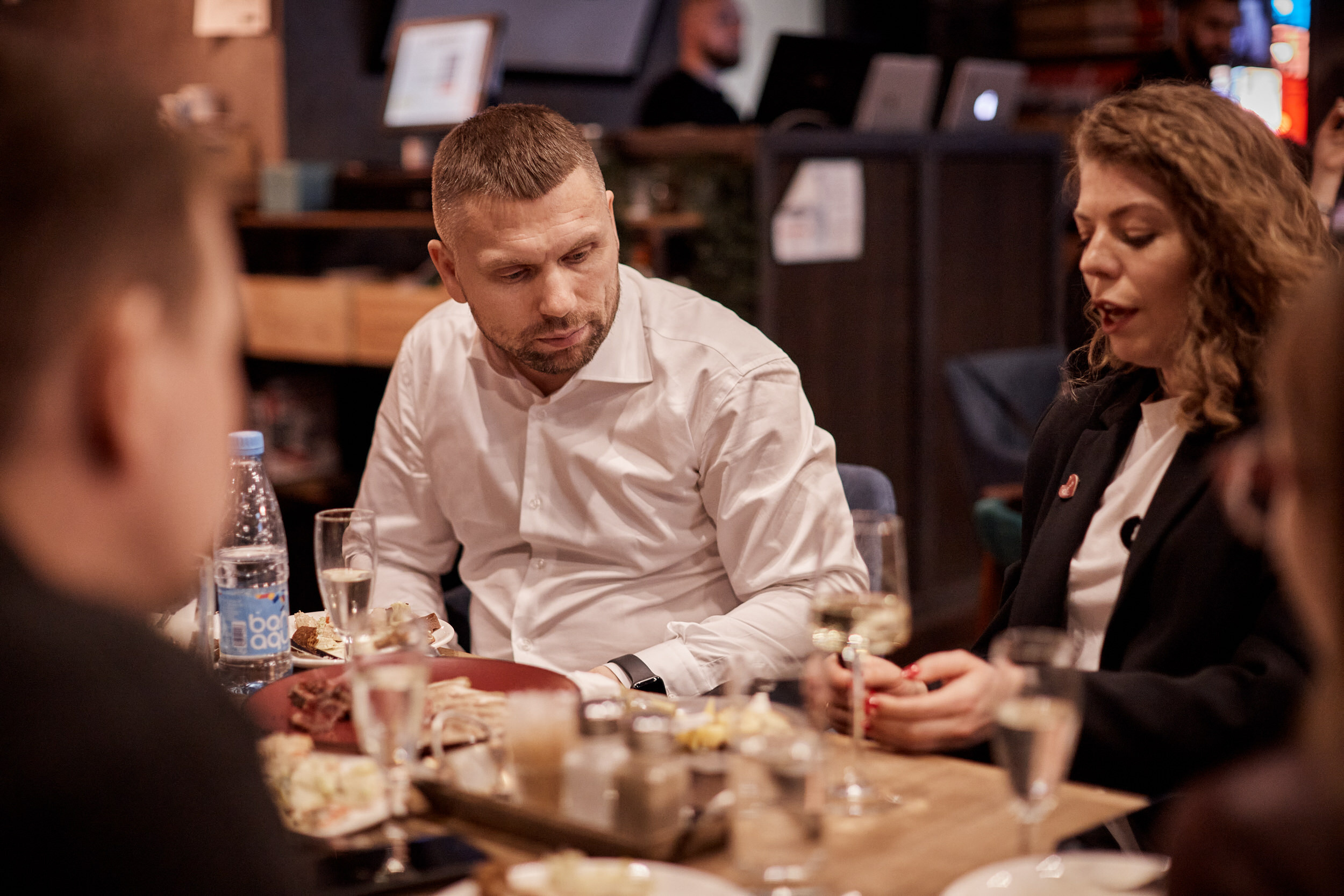 Фотограф для съемки деловой встречи с диллерами. Контент для бизнеса в Екатеринбурге Полдень Медиа