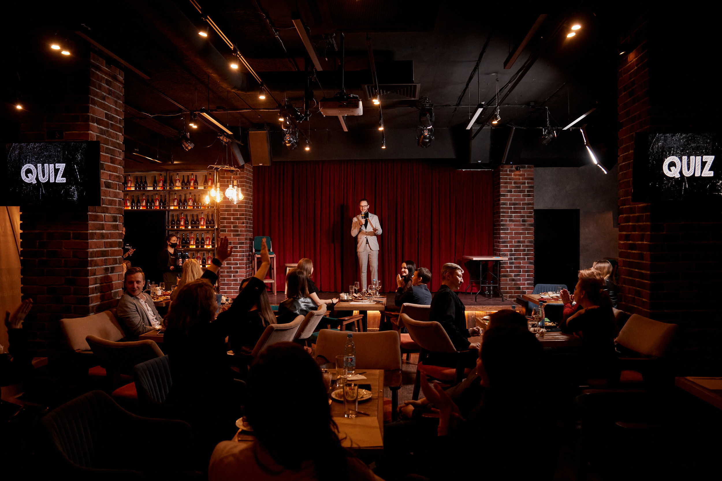 Фотограф для съемки деловой встречи с диллерами. Контент для бизнеса в Екатеринбурге Полдень Медиа